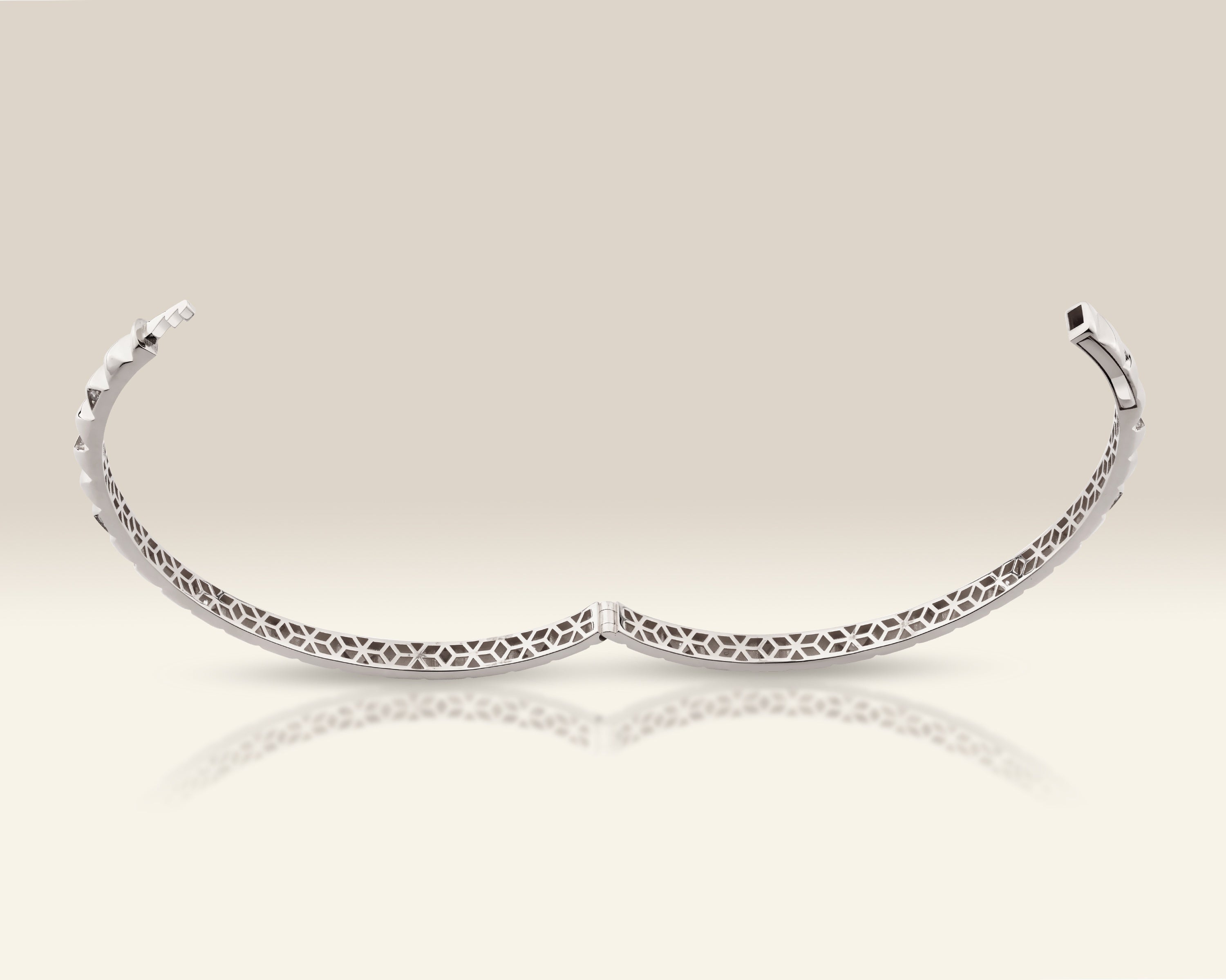VIECLAT Solid White Gold Pyramid Spike Diamond Bangle