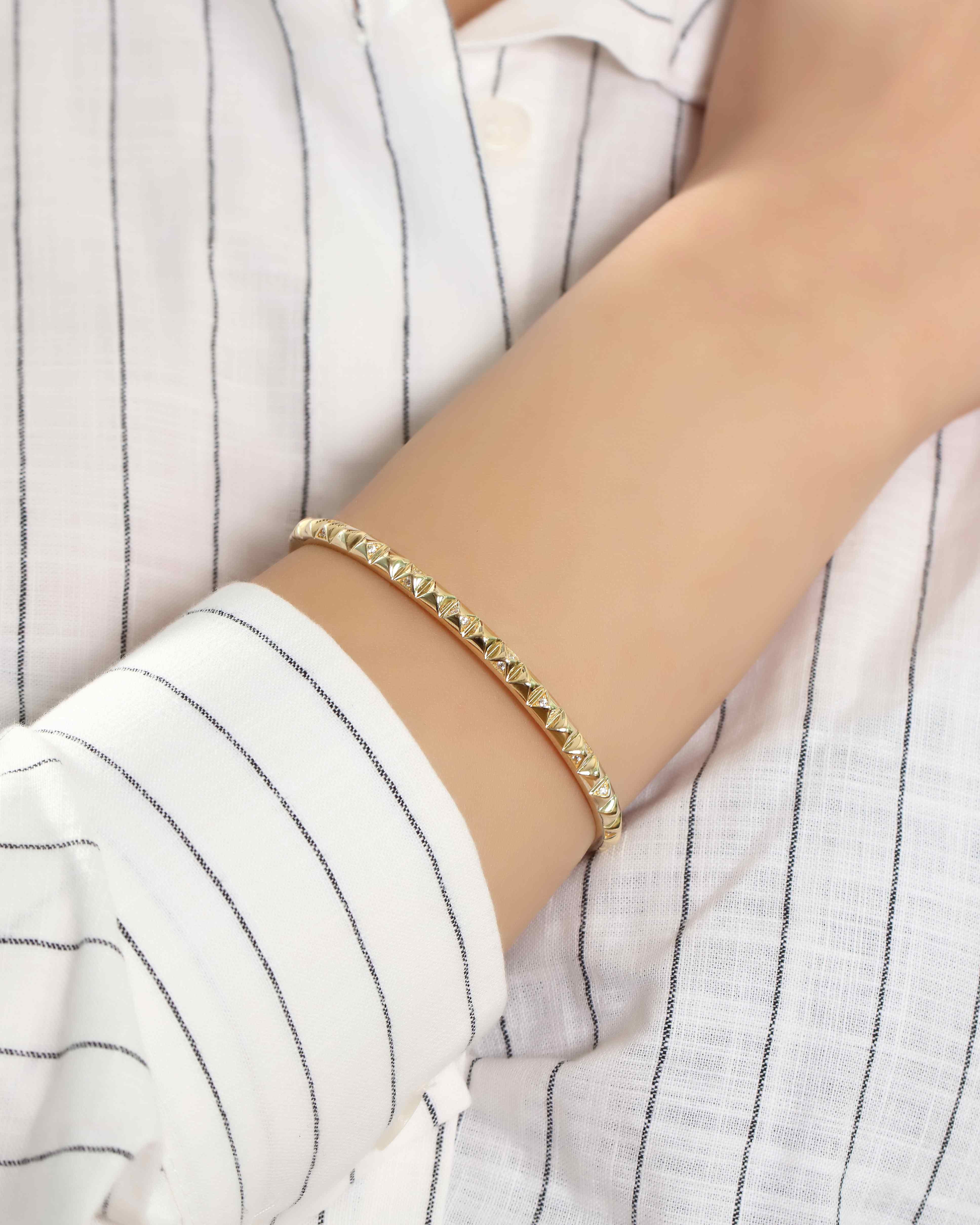 VIECLAT Solid Yellow Gold Pyramid Spike Diamond Bangle