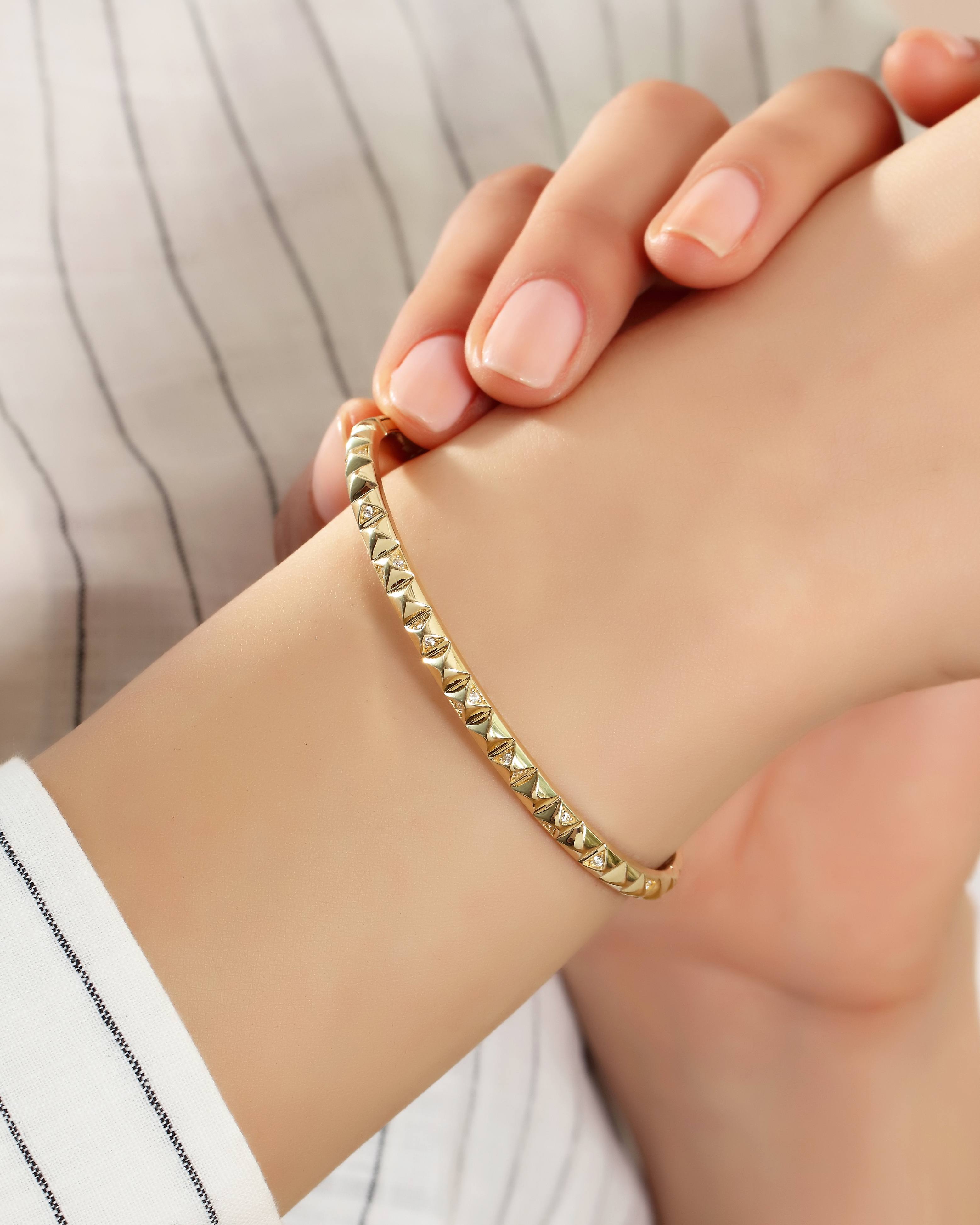 VIECLAT Solid Yellow Gold Pyramid Spike Diamond Bangle