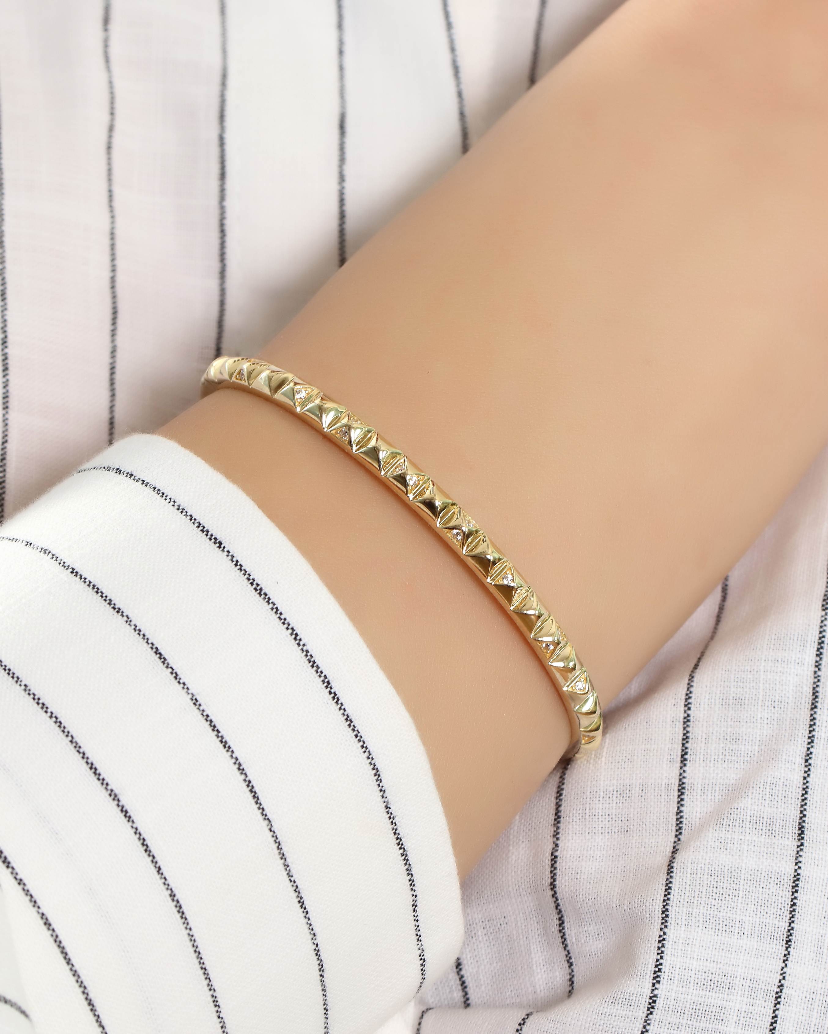 VIECLAT Solid Yellow Gold Pyramid Spike Diamond Bangle