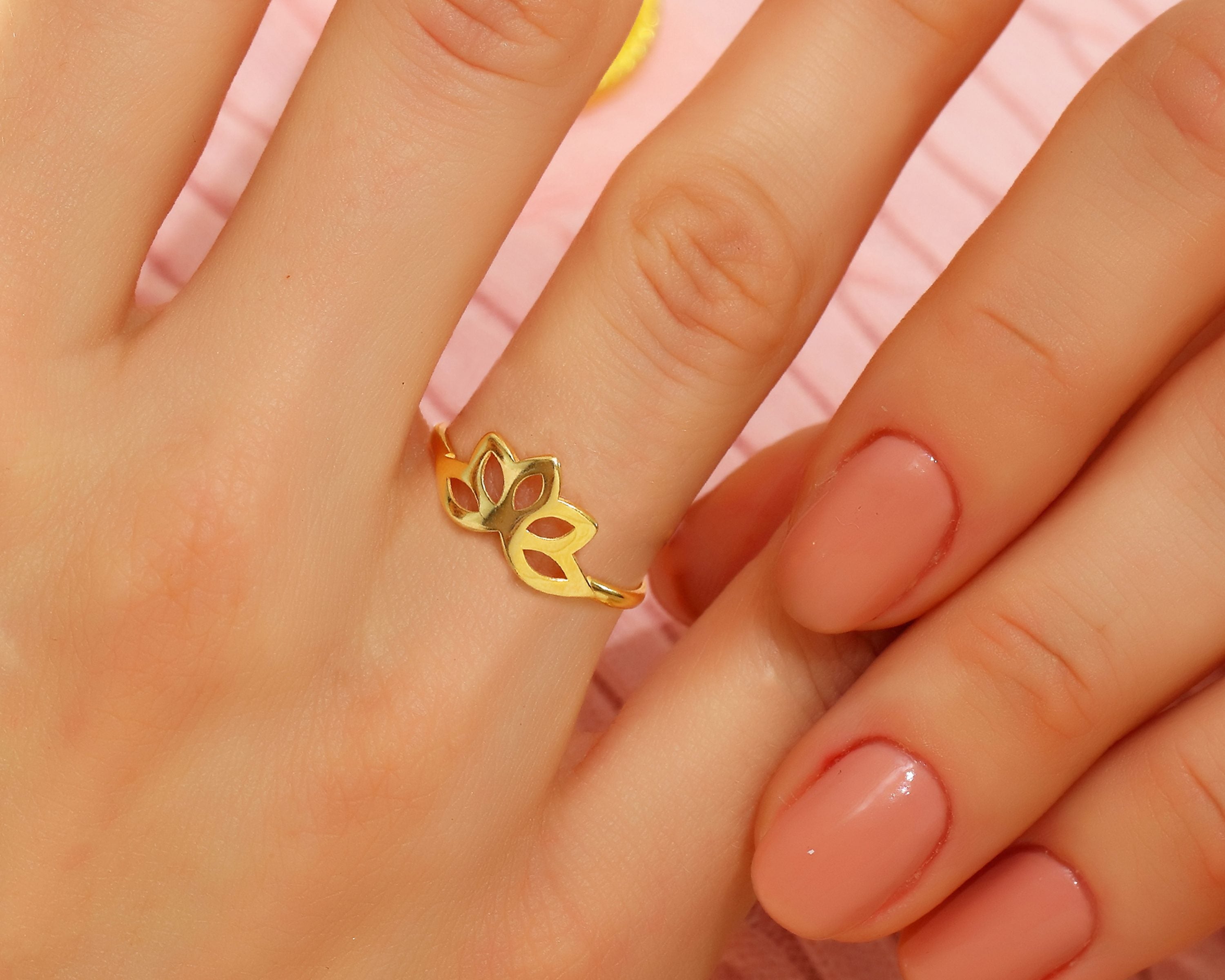 VIECLAT Gold Lotus Flower Ring Closeup