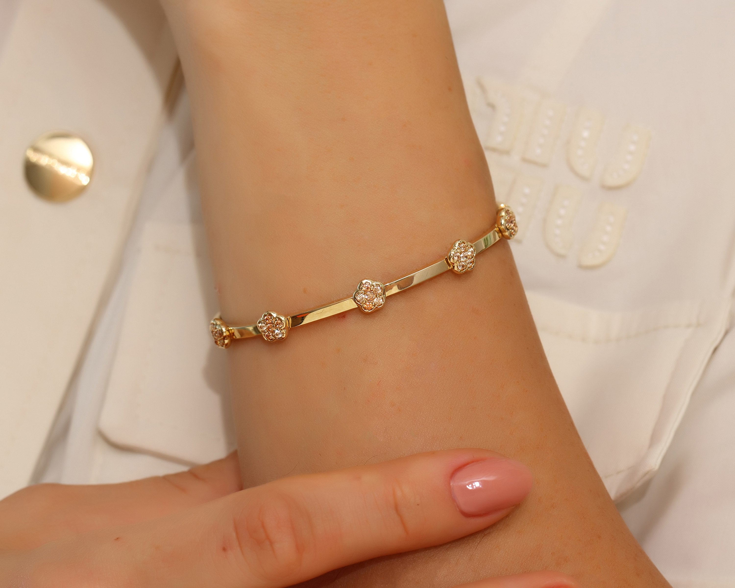 VIECLAT Solid Yellow Gold CZ Flower Bangle Bracelet