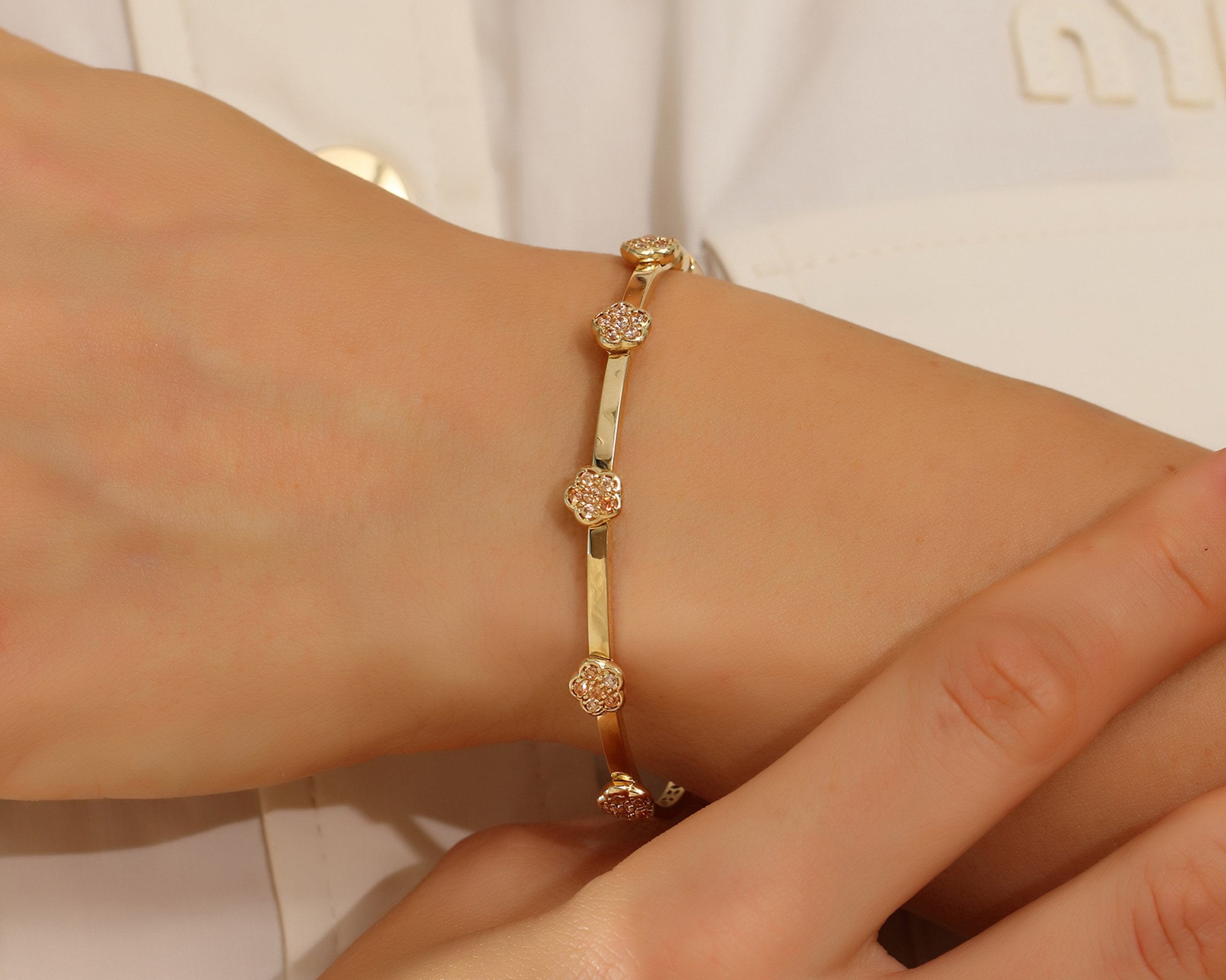 VIECLAT Solid Yellow Gold CZ Flower Bangle Bracelet