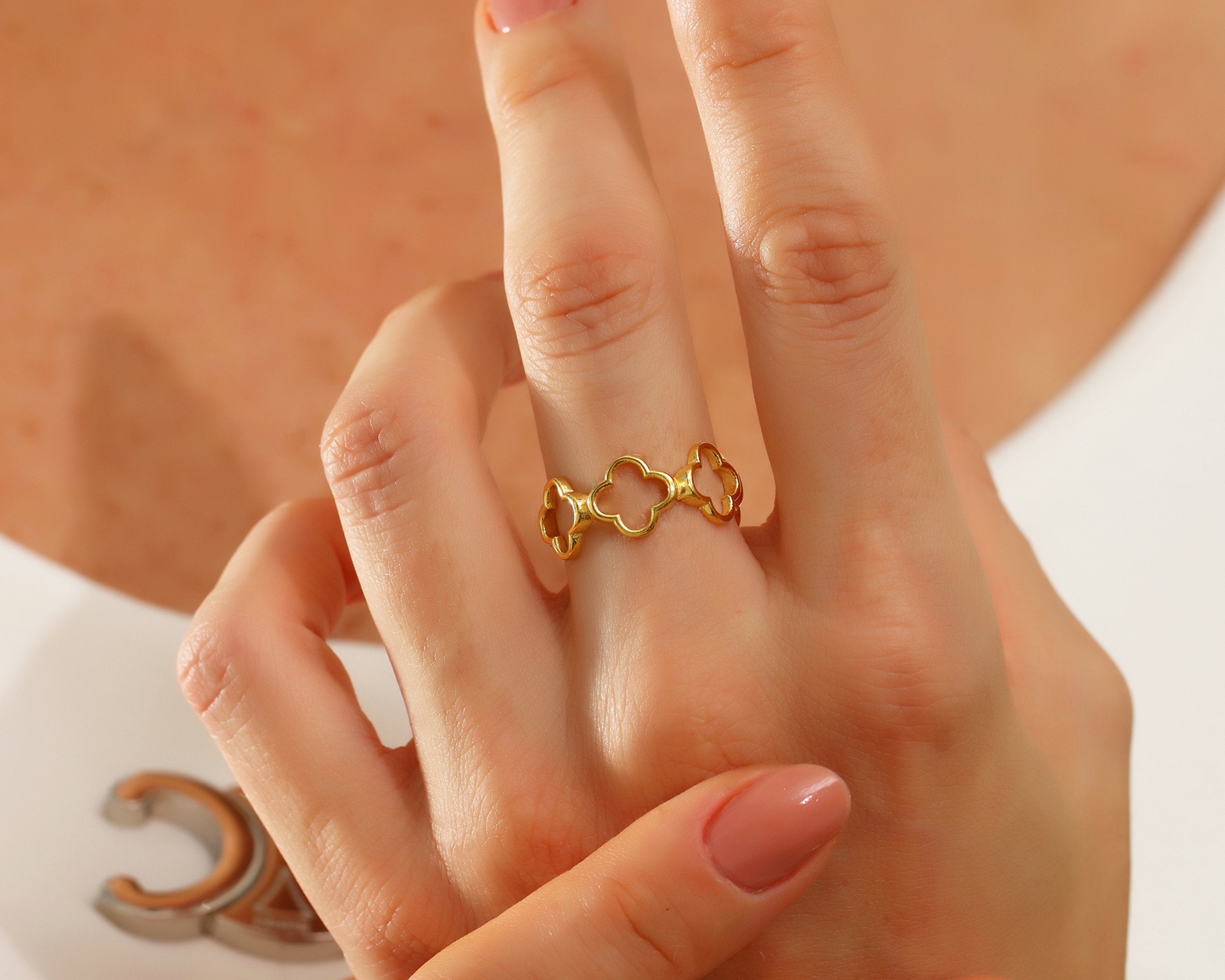 VIECLAT Gold Clover Quatrefoil Band Ring