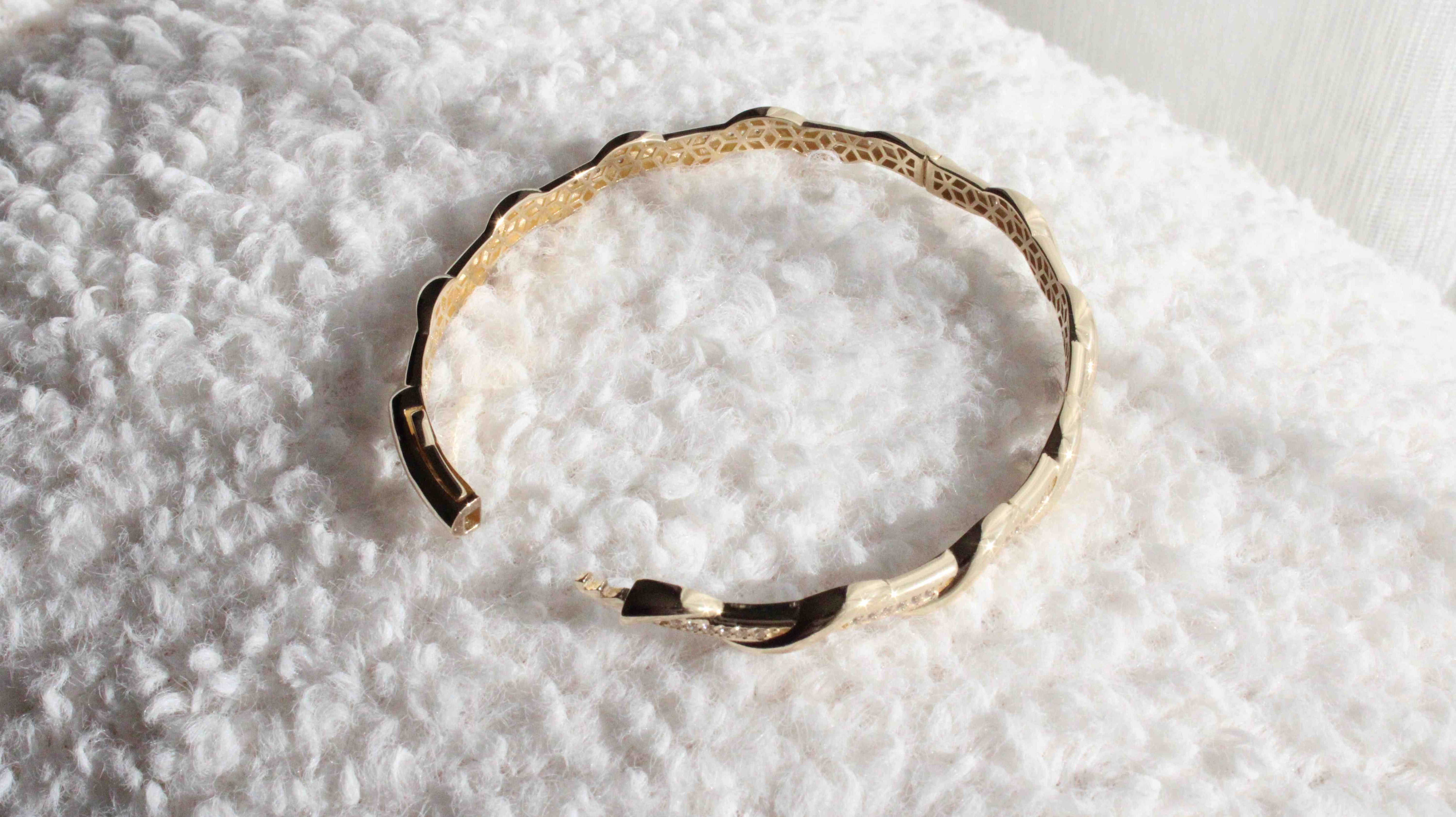 VIECLAT Gold CZ Twisted Bangle Bracelet