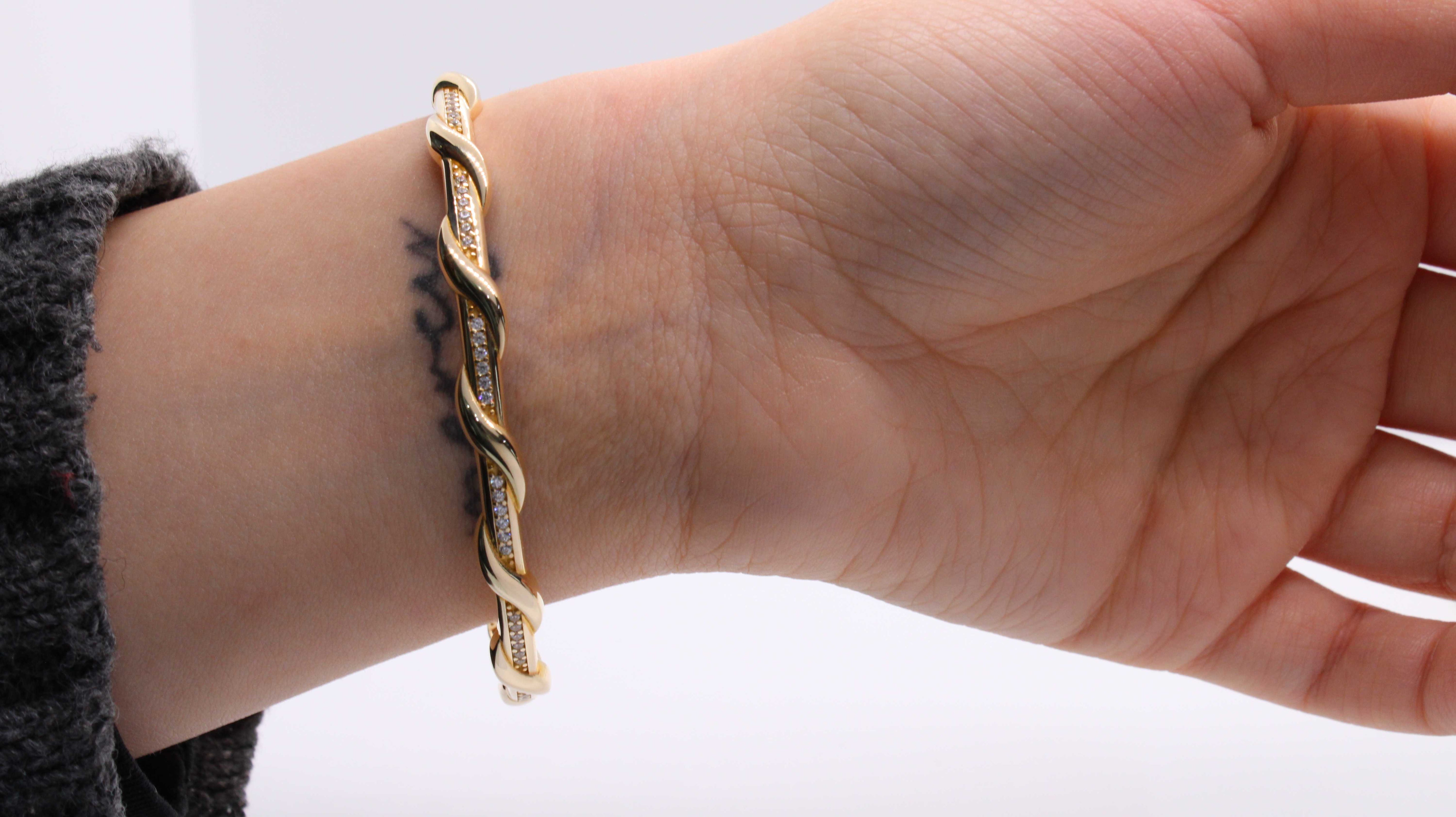 VIECLAT Gold CZ Twisted Bangle Bracelet