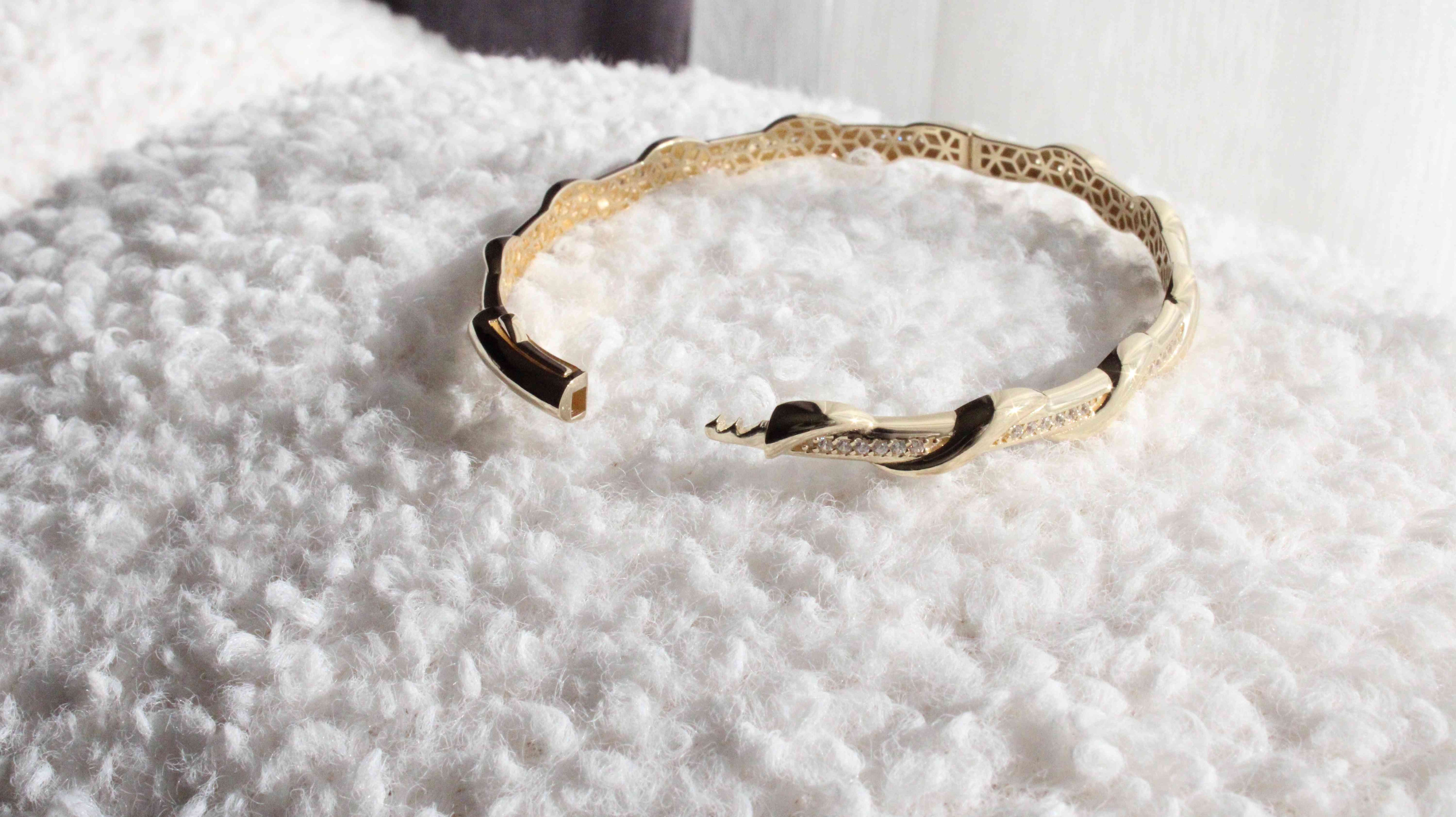 VIECLAT Gold CZ Twisted Bangle Bracelet