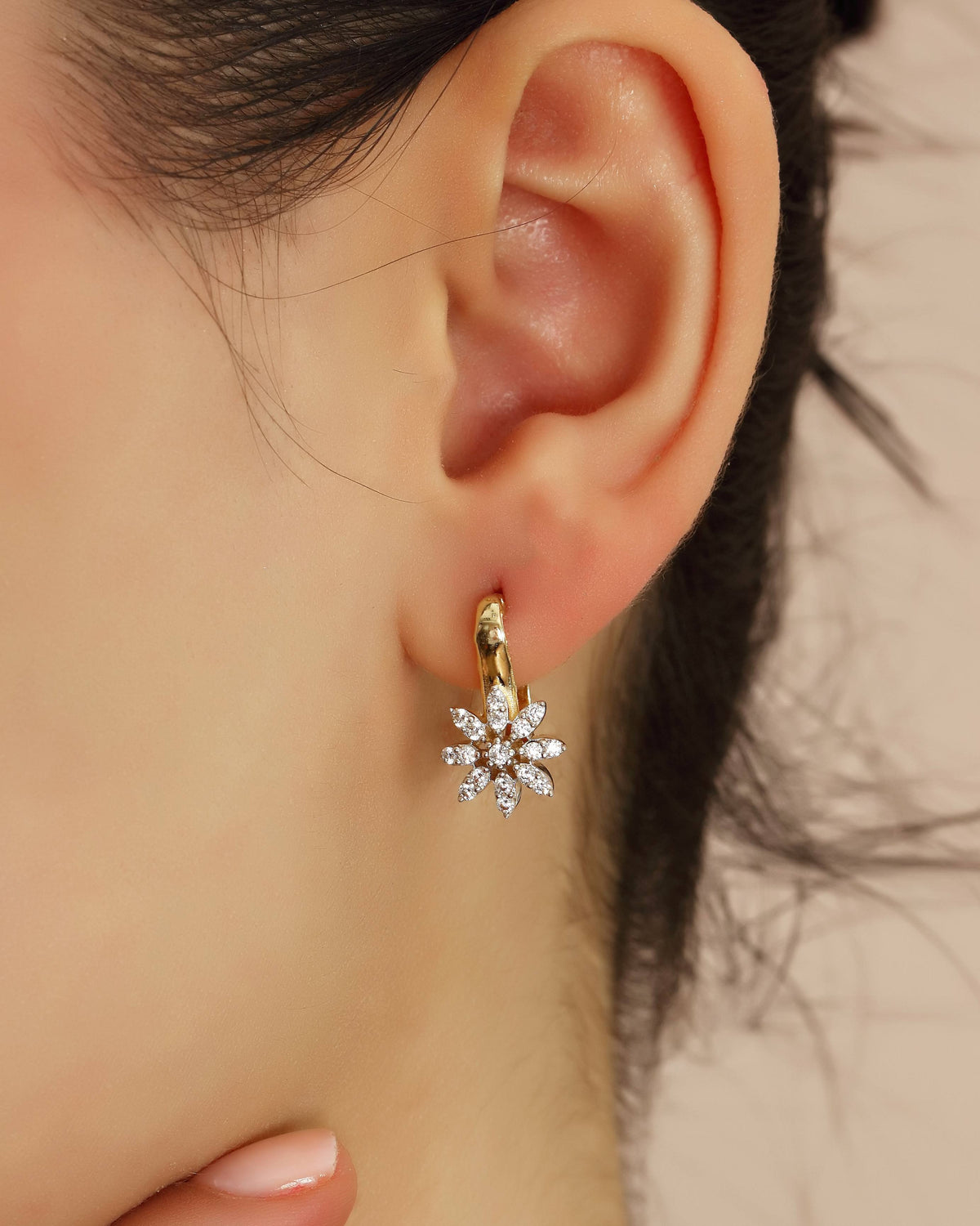 VIECLAT Solid Yellow Gold Diamond Flower Earrings