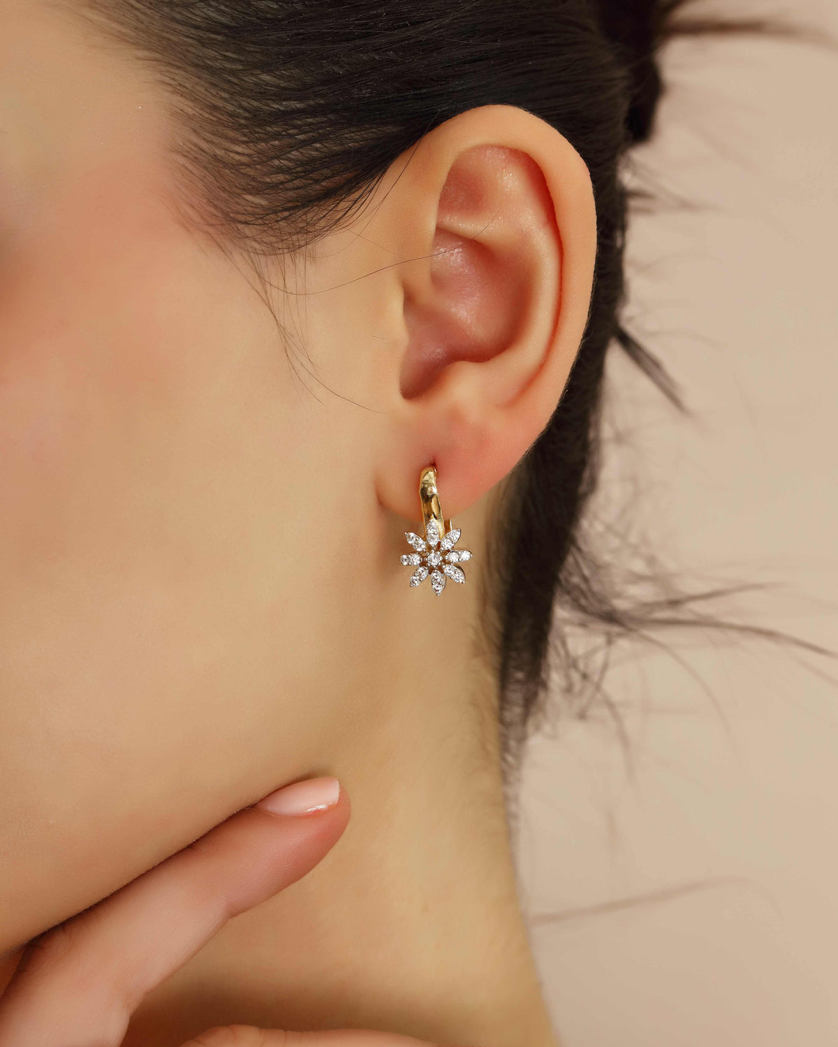 VIECLAT Solid Yellow Gold Diamond Flower Earrings
