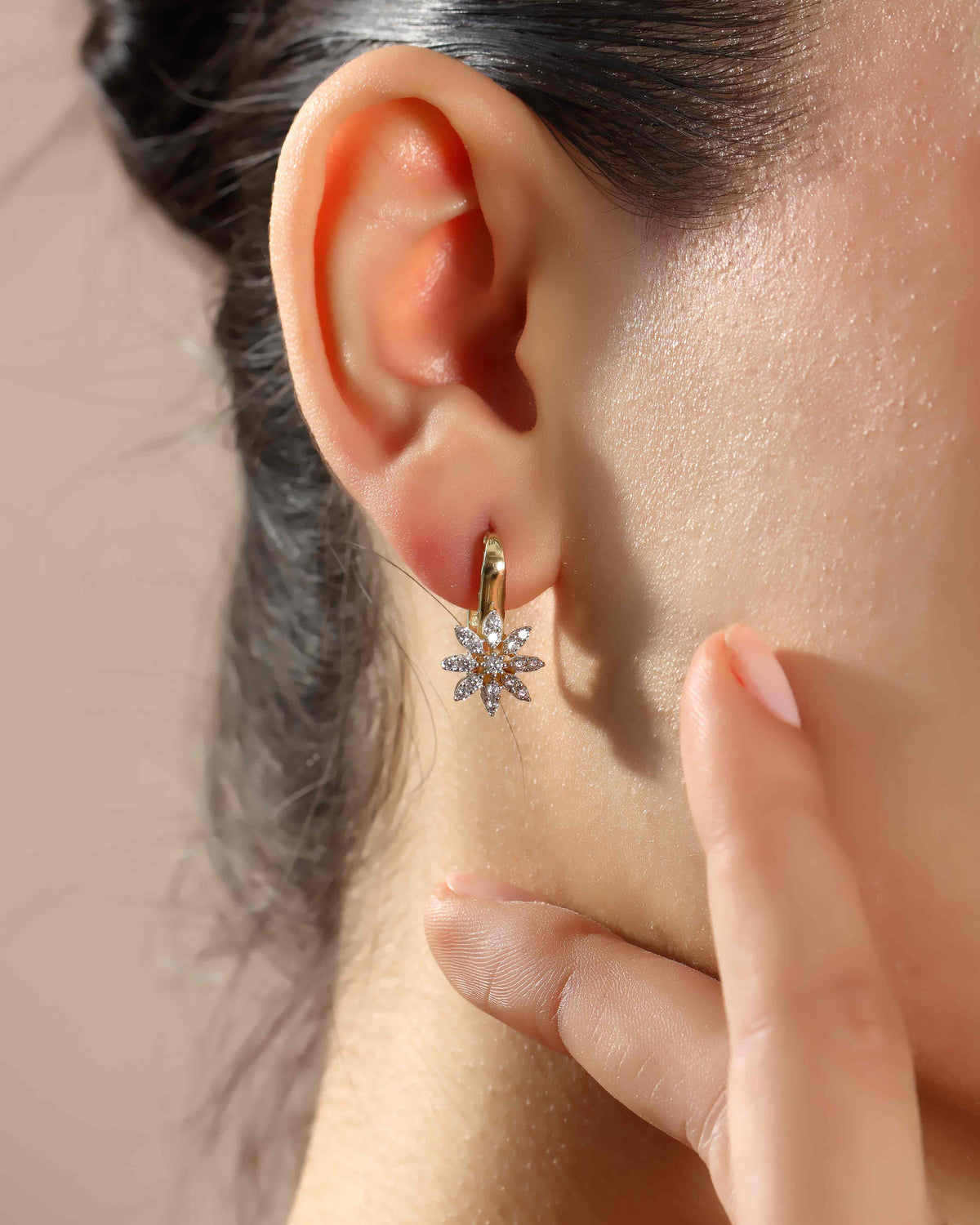 VIECLAT Solid Yellow Gold Diamond Flower Earrings