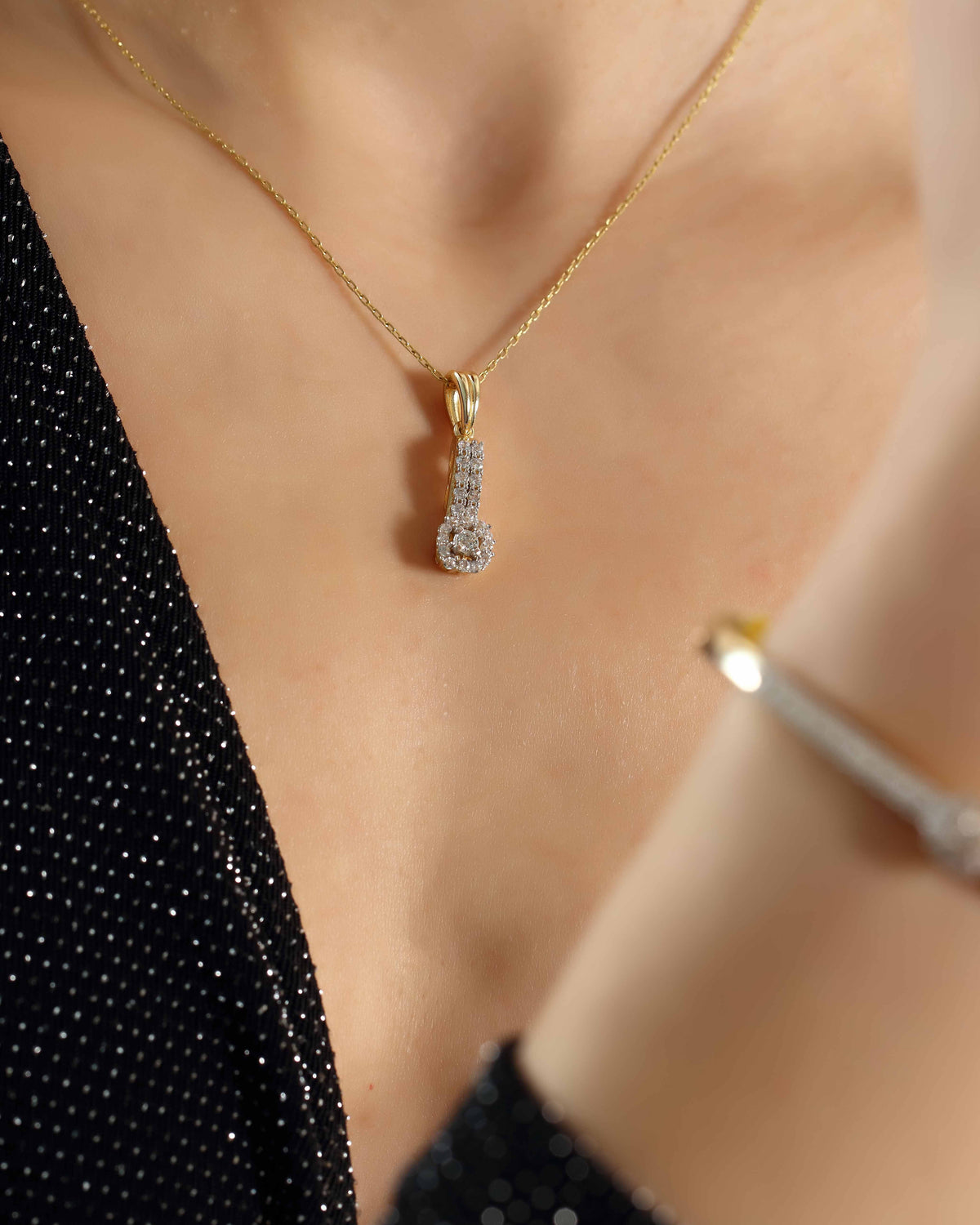 VIECLAT Solid Yellow Gold Diamond Halo Pendant Necklace
