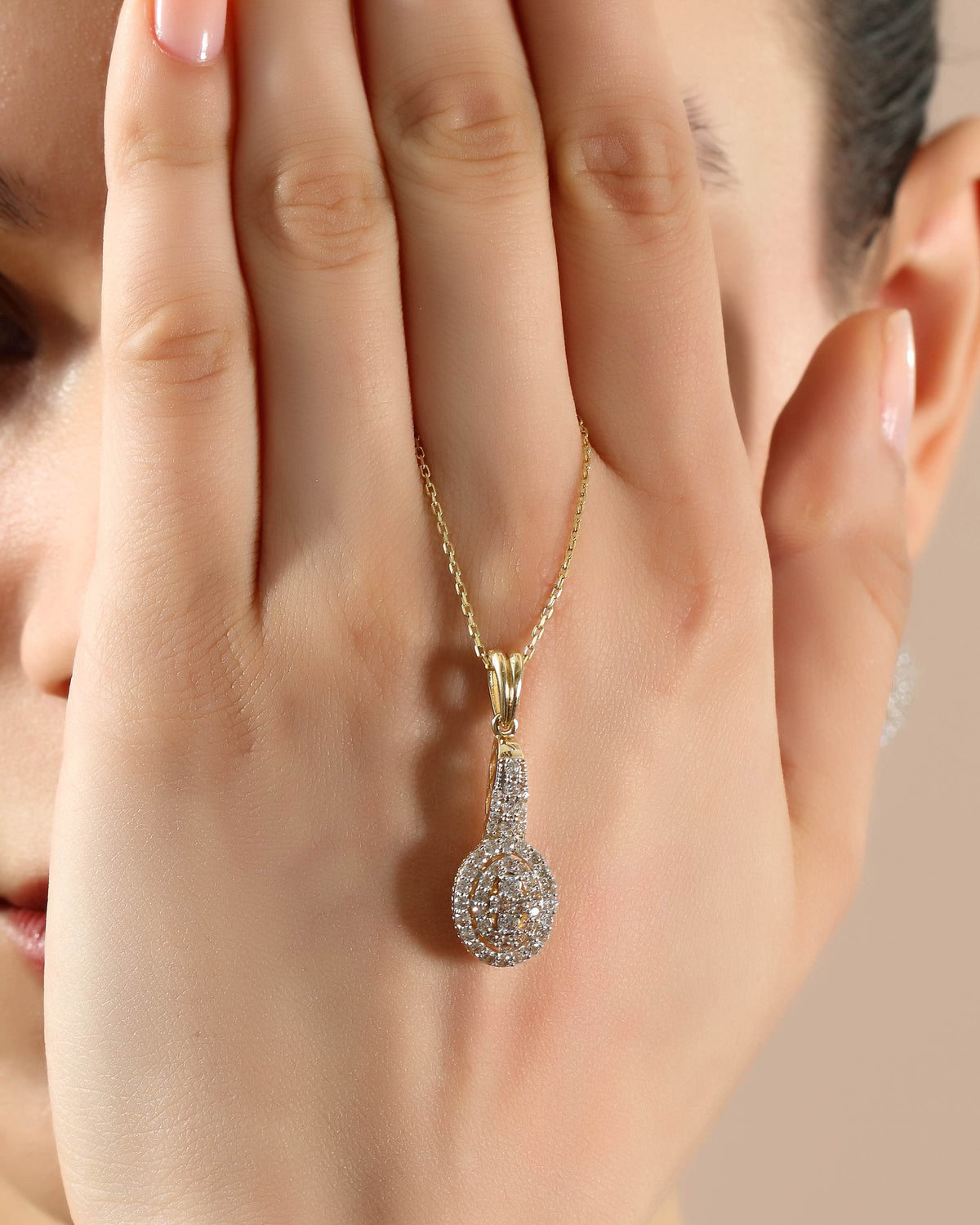 VIECLAT Solid Yellow Gold Oval Diamond Pendant Necklace