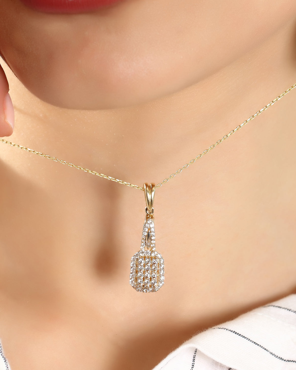 VIECLAT Solid Yellow Gold Diamond Cluster Pendant Necklace