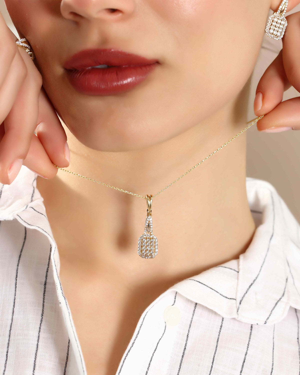 VIECLAT Solid Yellow Gold Diamond Cluster Pendant Necklace