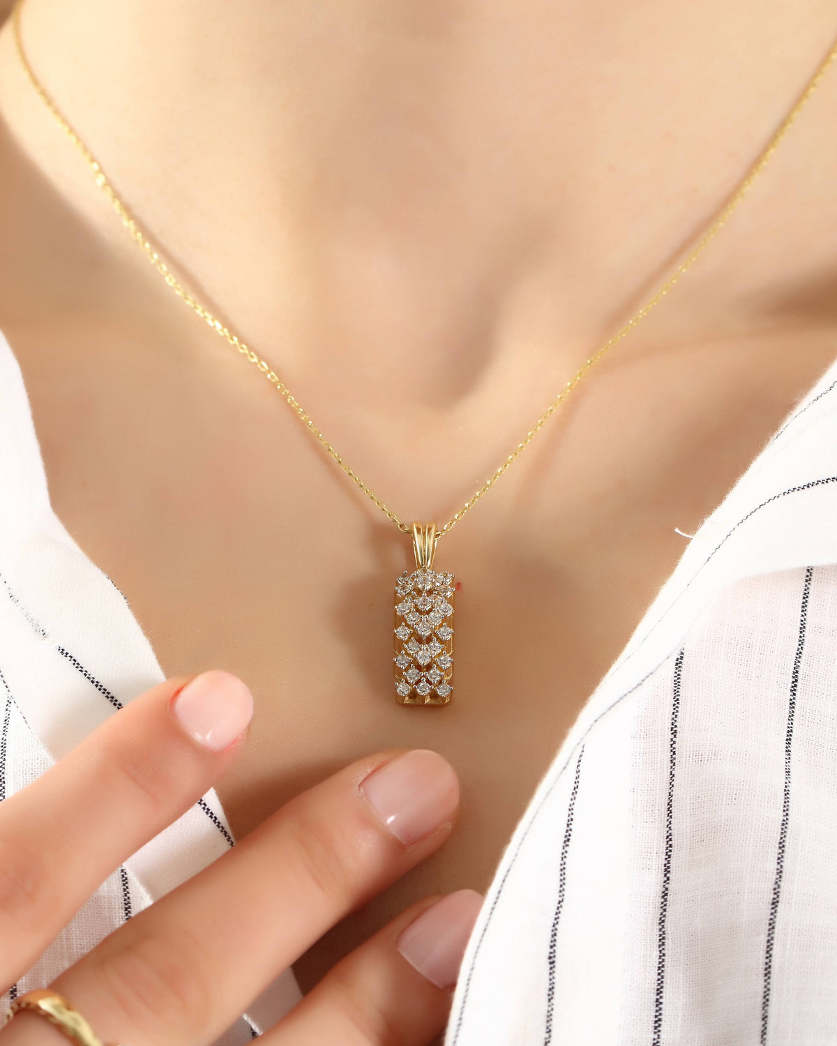 VIECLAT Solid Yellow Gold Diamond Bar Pendant Necklace