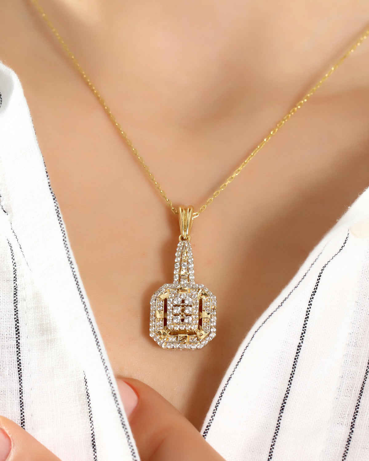 VIECLAT Solid Yellow Gold Diamond Octagon Pendant Necklace