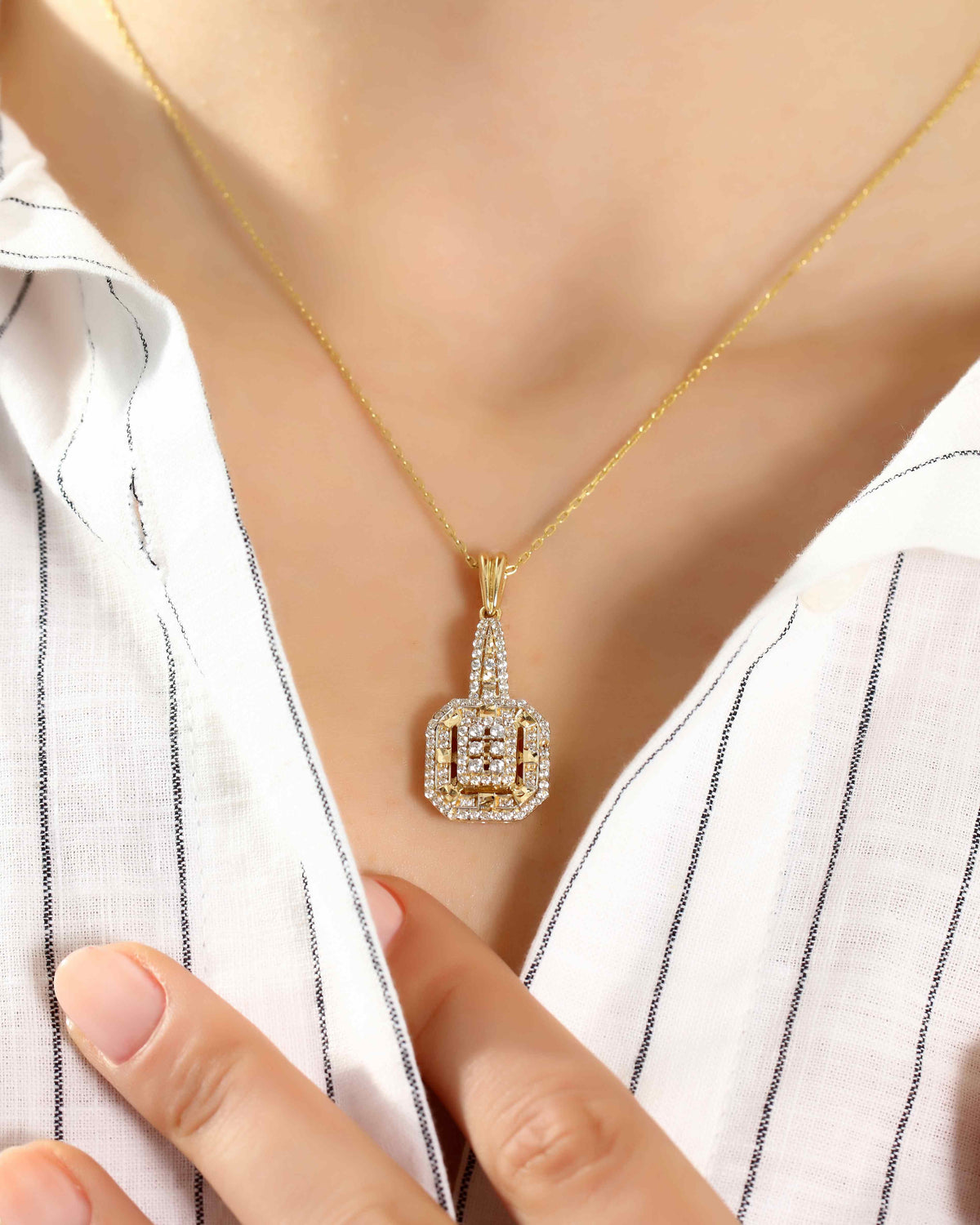 VIECLAT Solid Yellow Gold Diamond Octagon Pendant Necklace