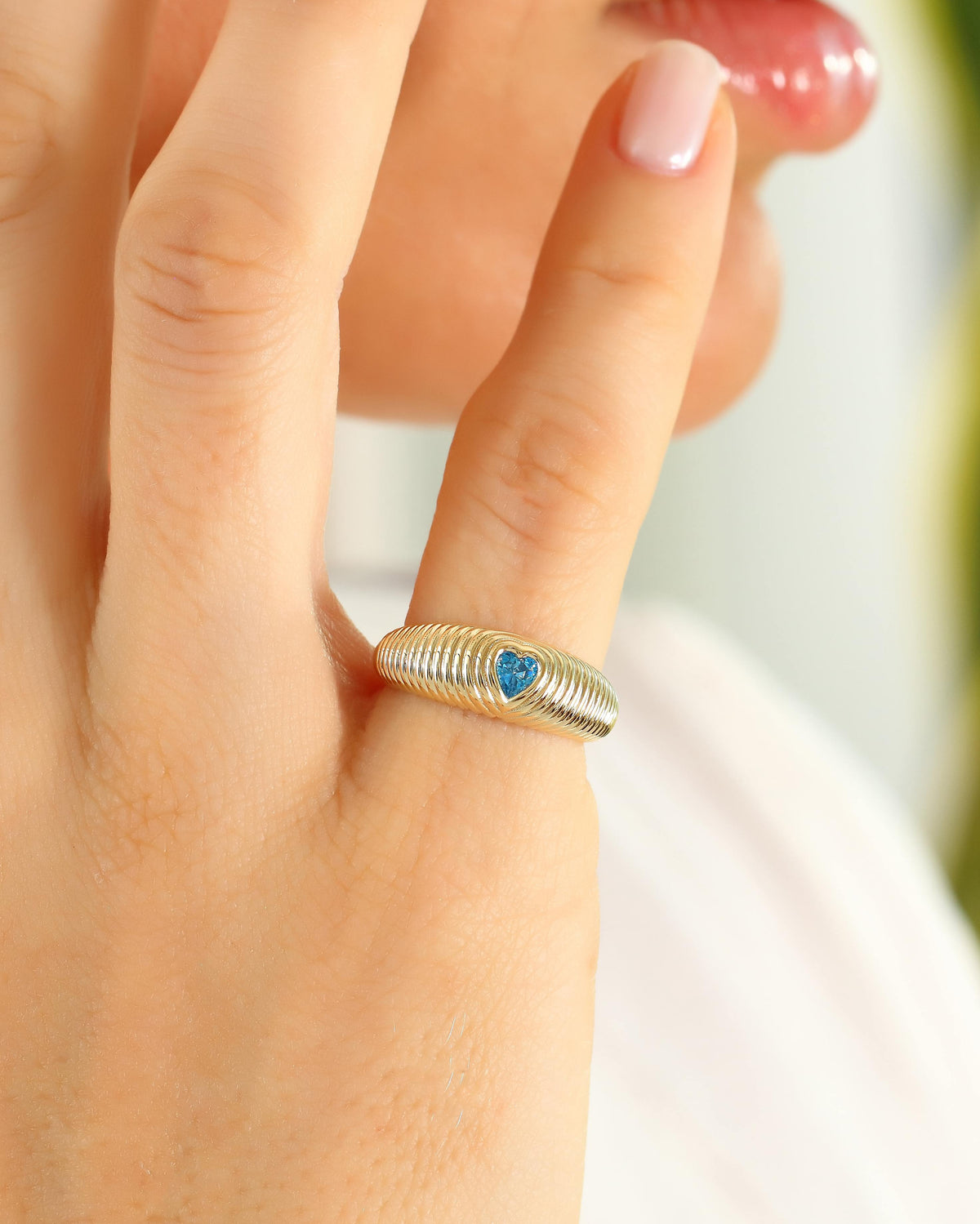 VIECLAT Solid Yellow Gold Blue Topaz Heart Ribbed Dome Ring