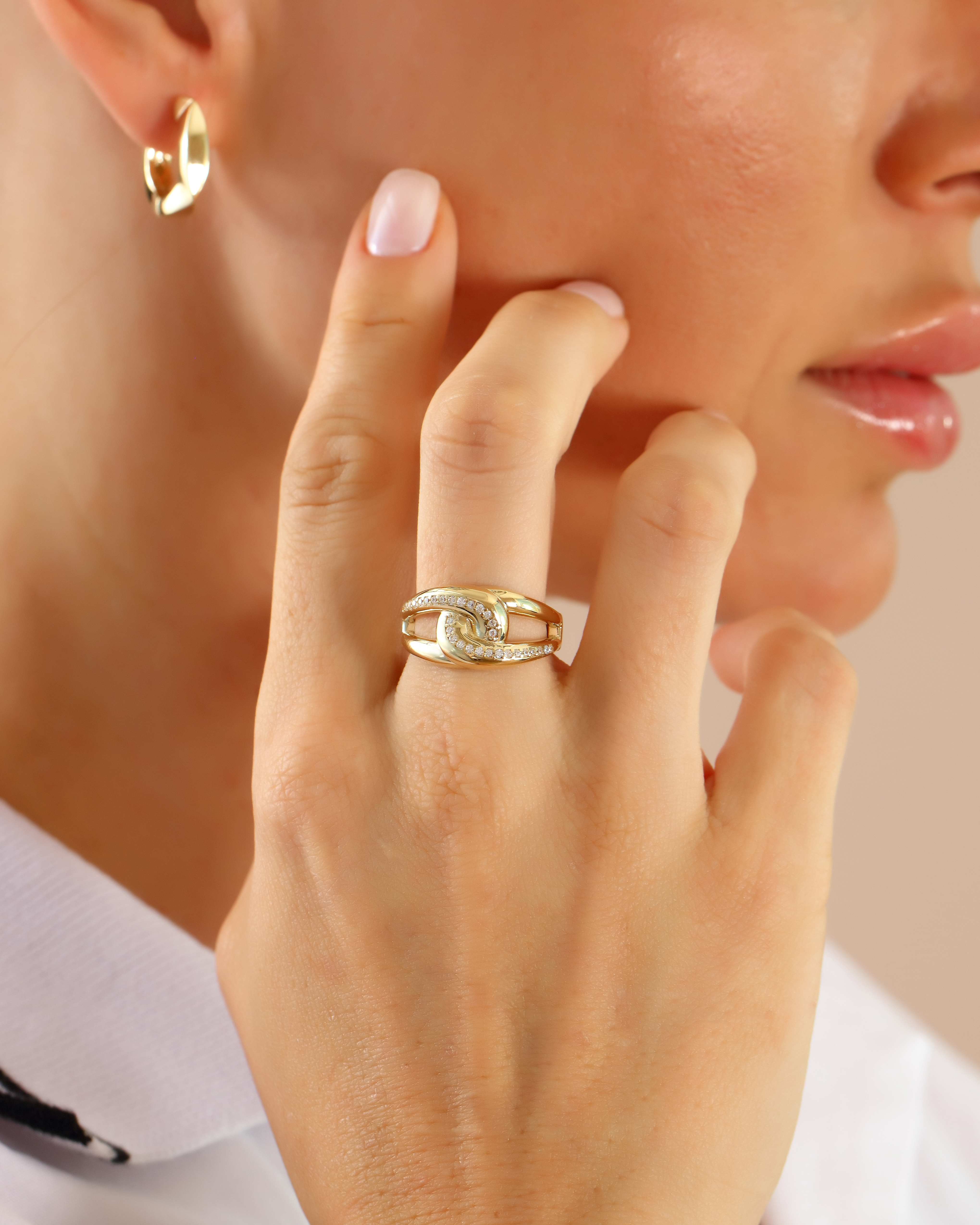 VIECLAT Solid Yellow Gold Pavé Interlocking Link Ring