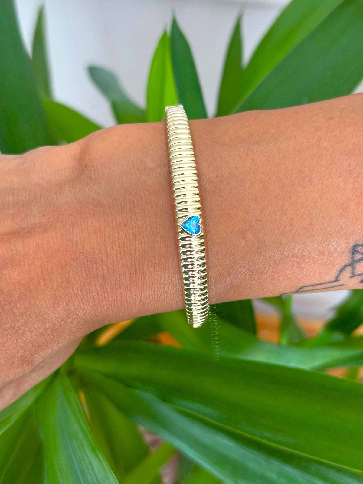 VIECLAT Gold Blue Heart Ribbed Cuff Bracelet
