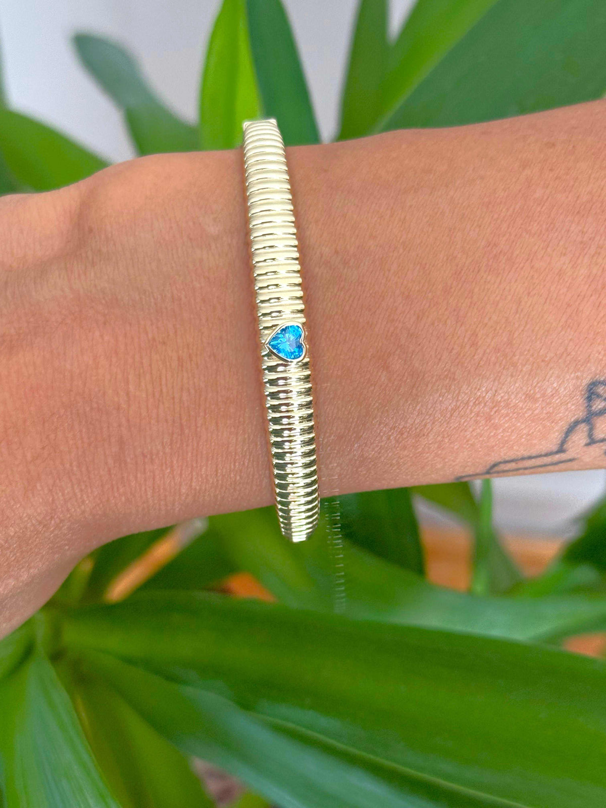 VIECLAT Gold Blue Heart Ribbed Cuff Bracelet