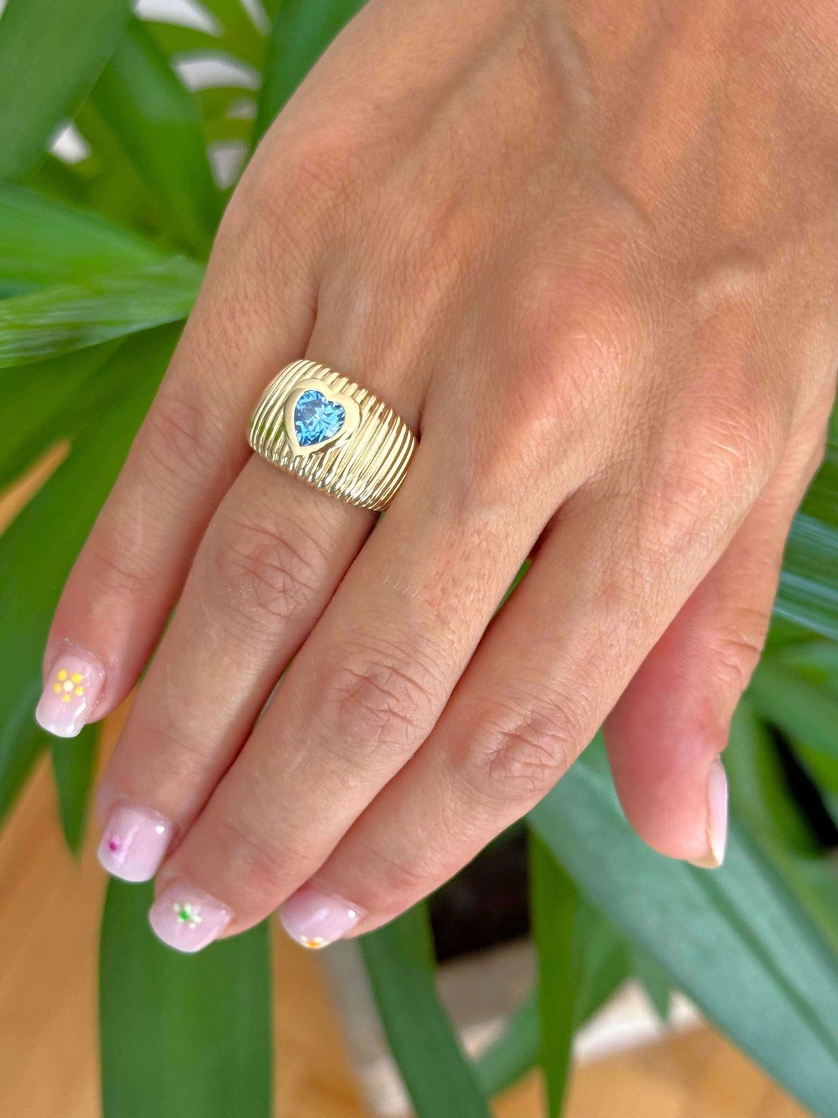 VIECLAT Gold Blue Topaz Heart Ribbed Ring