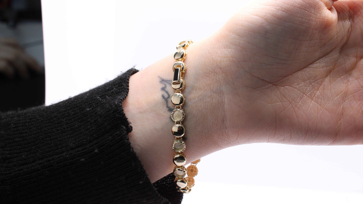 VIECLAT Solid Yellow Gold Round Disc Bracelet Worn Wrist