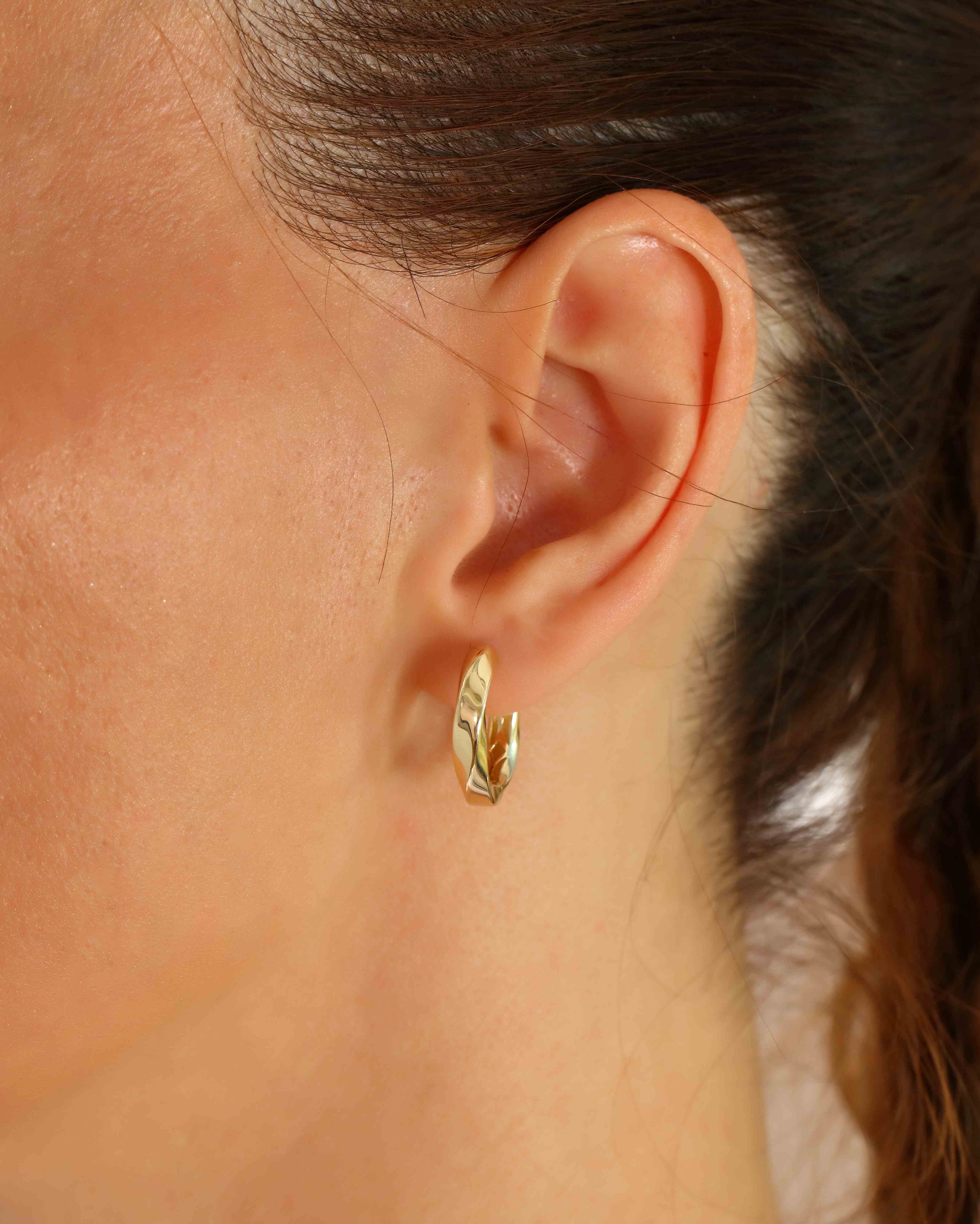 VIECLAT Solid Yellow Gold Twisted Huggie Hoop Earring