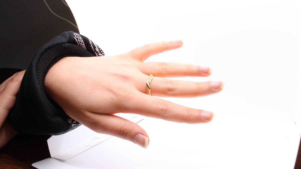 VIECLAT Solid Yellow Gold Diamond Twist Band Ring