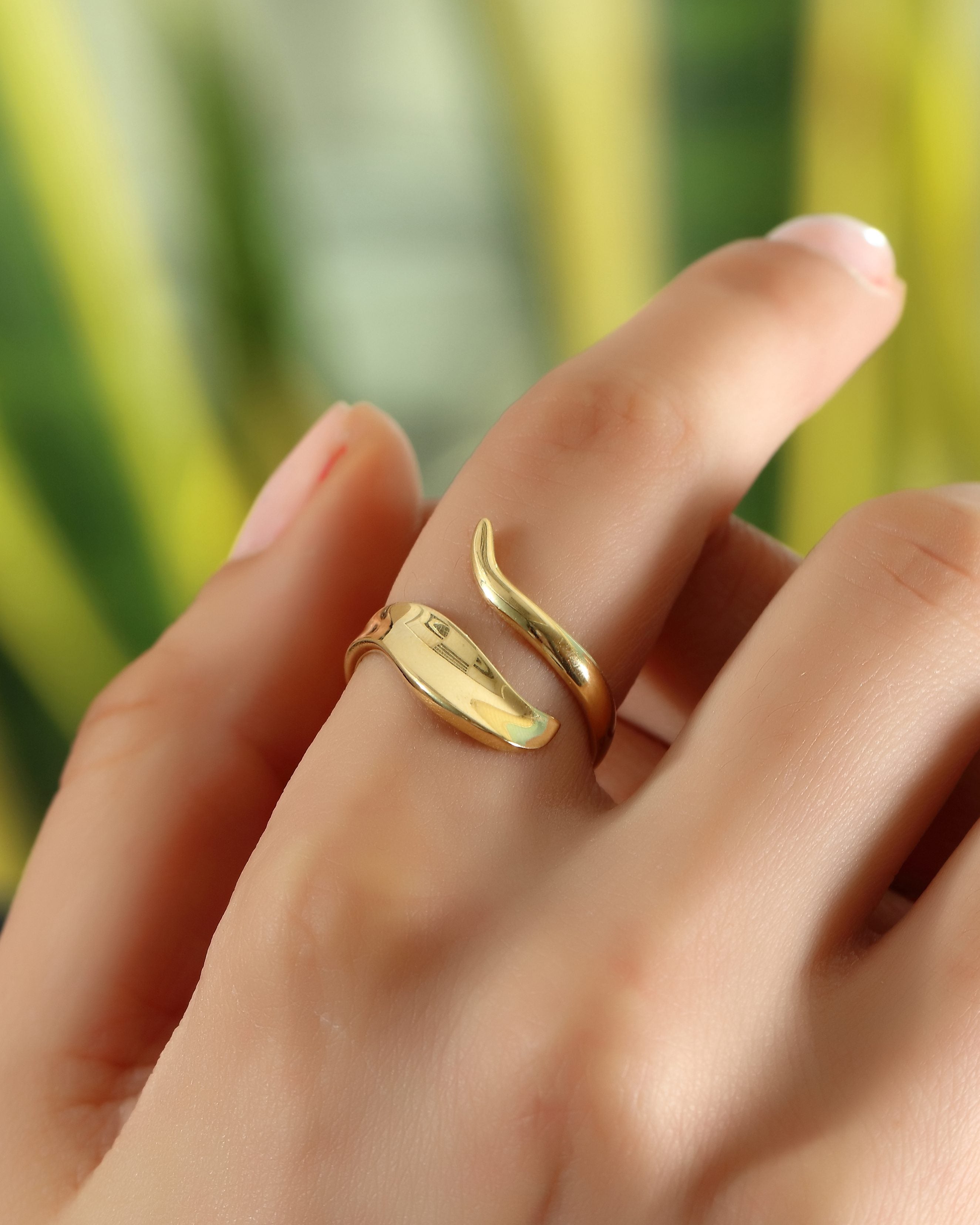 VIECLAT Solid Yellow Gold Open Bypass Wrap Ring