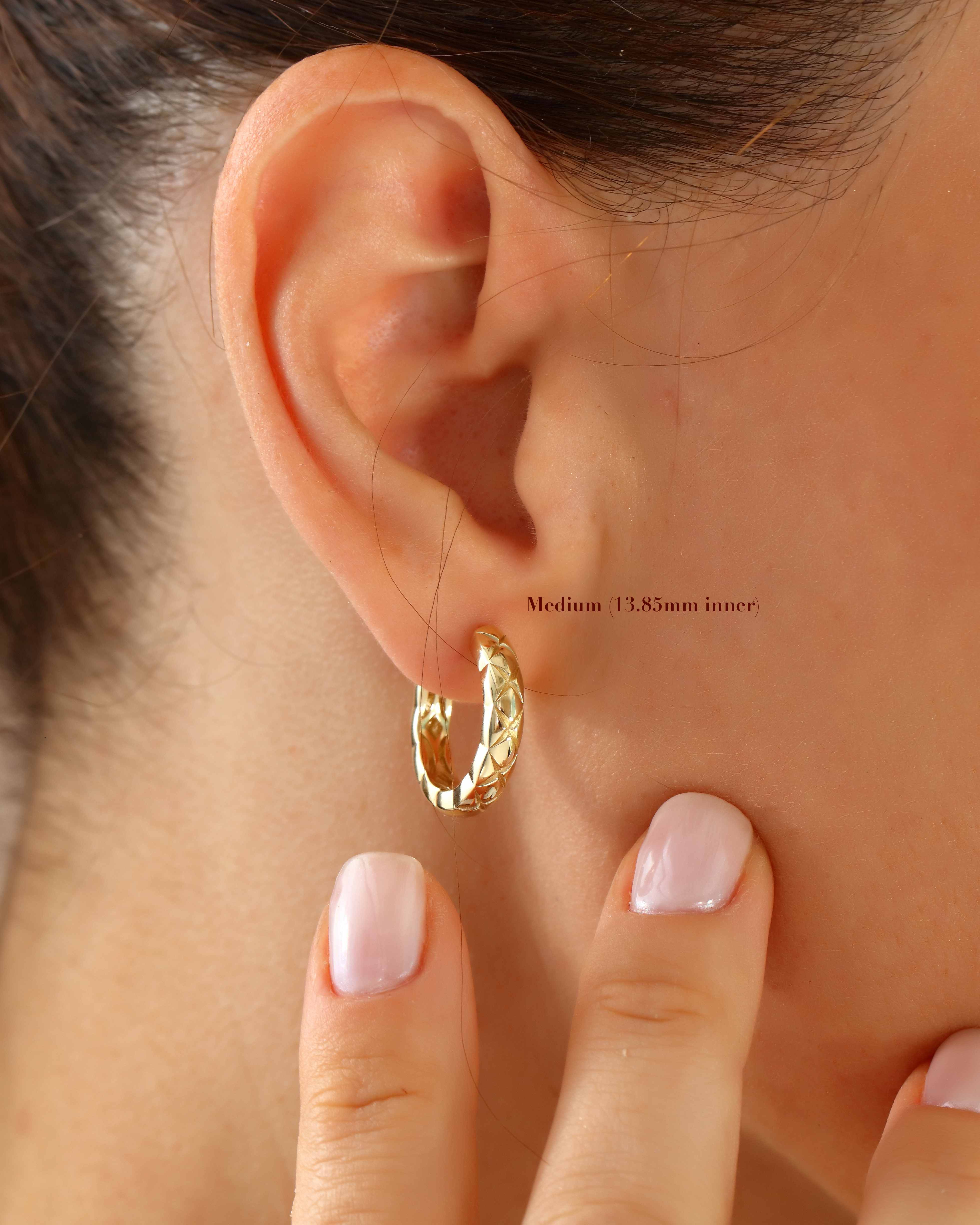 VIECLAT Solid Yellow Gold Quilted Huggie Hoop Earring