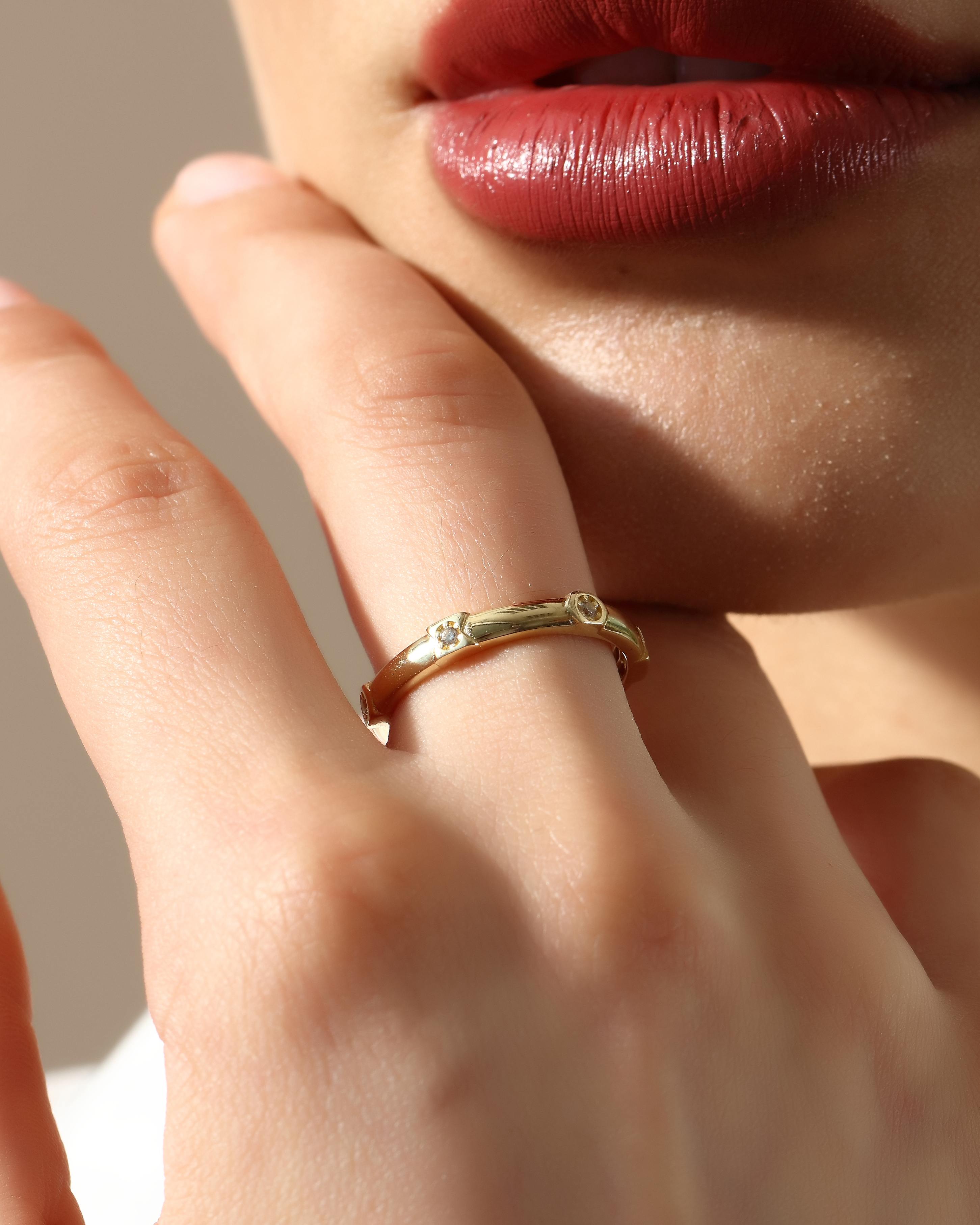VIECLAT Solid Yellow Gold Diamond Station Band Ring