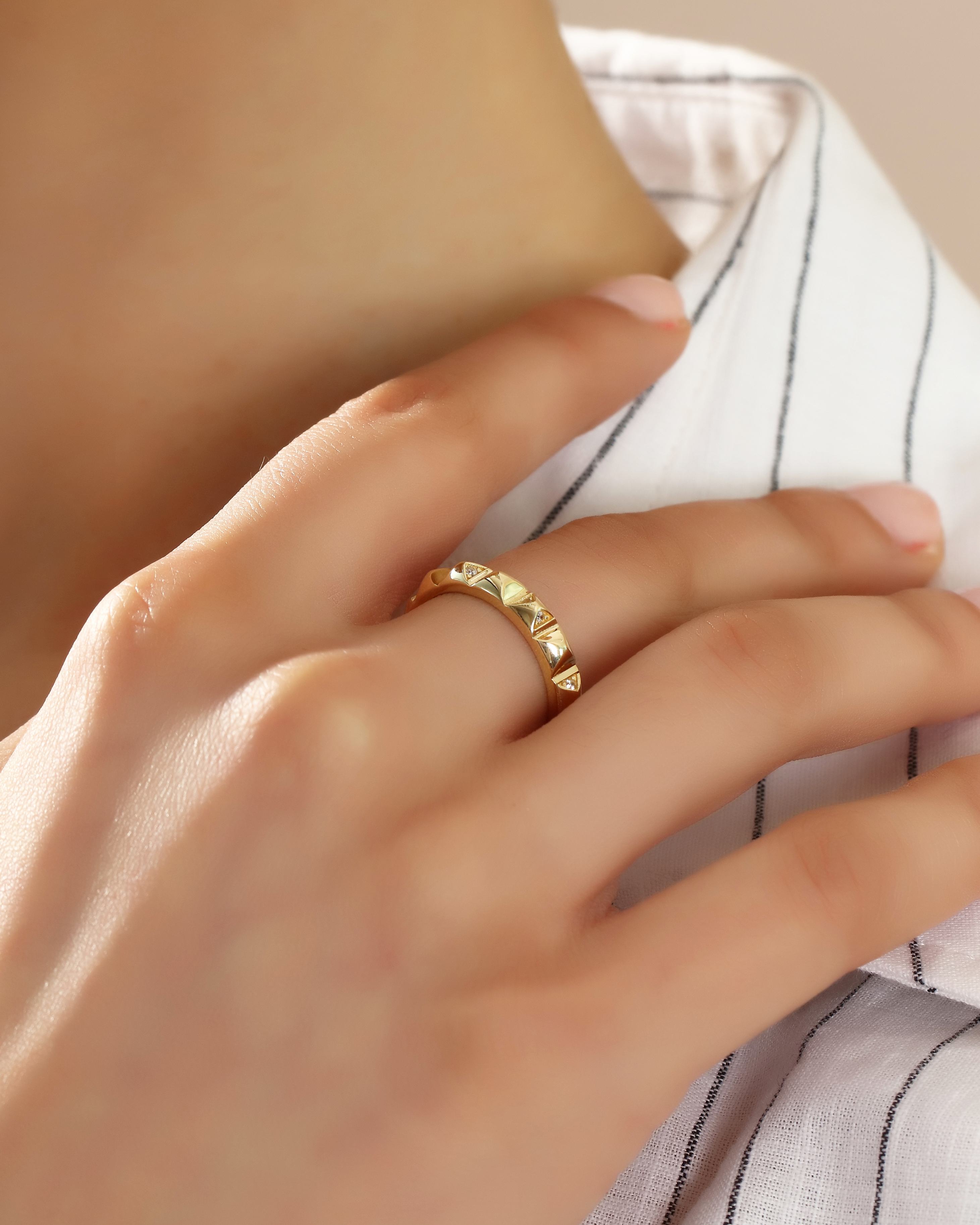 VIECLAT Solid Yellow Gold Pyramid Diamond Band Ring