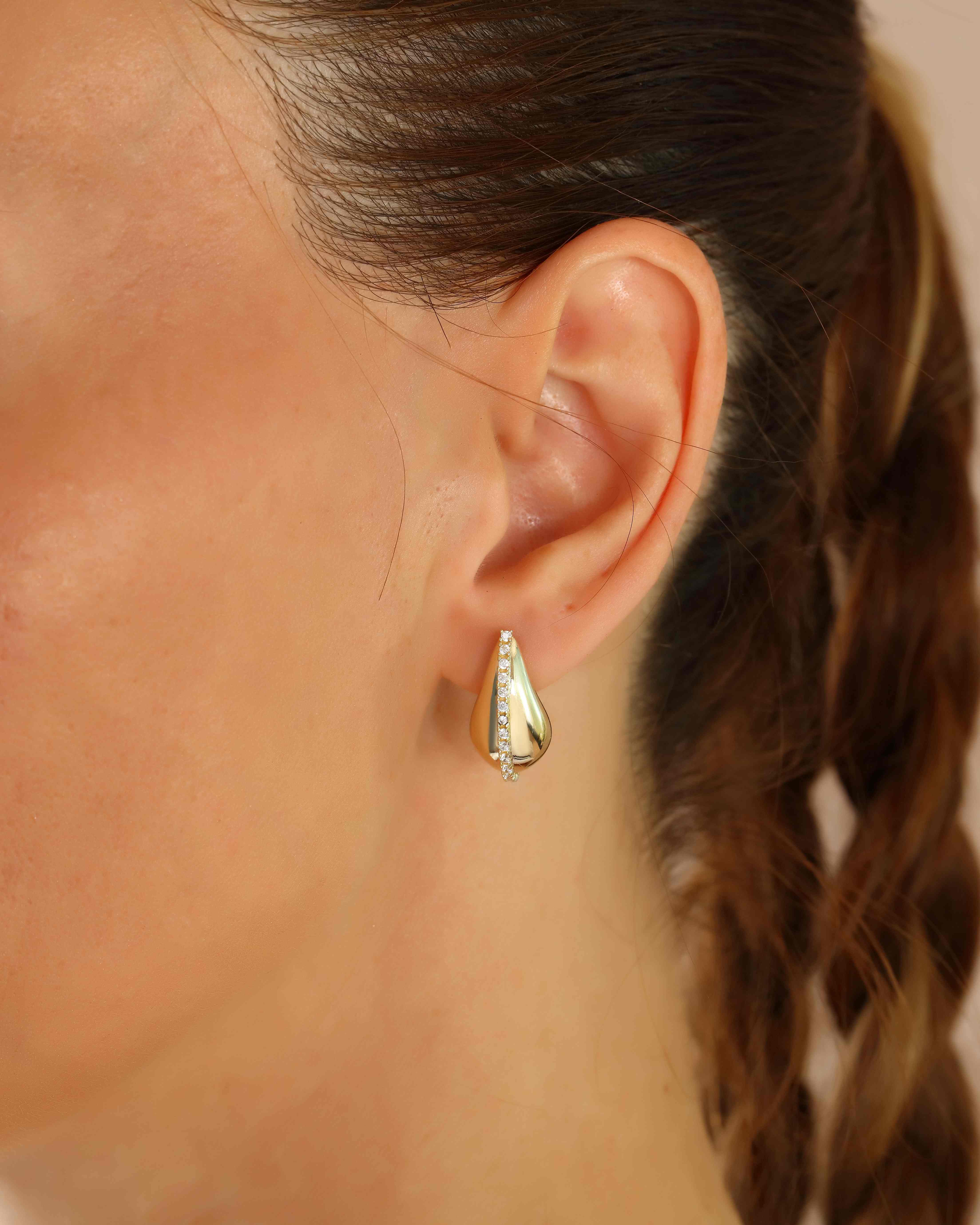 VIECLAT Gold CZ Teardrop Huggie Earrings