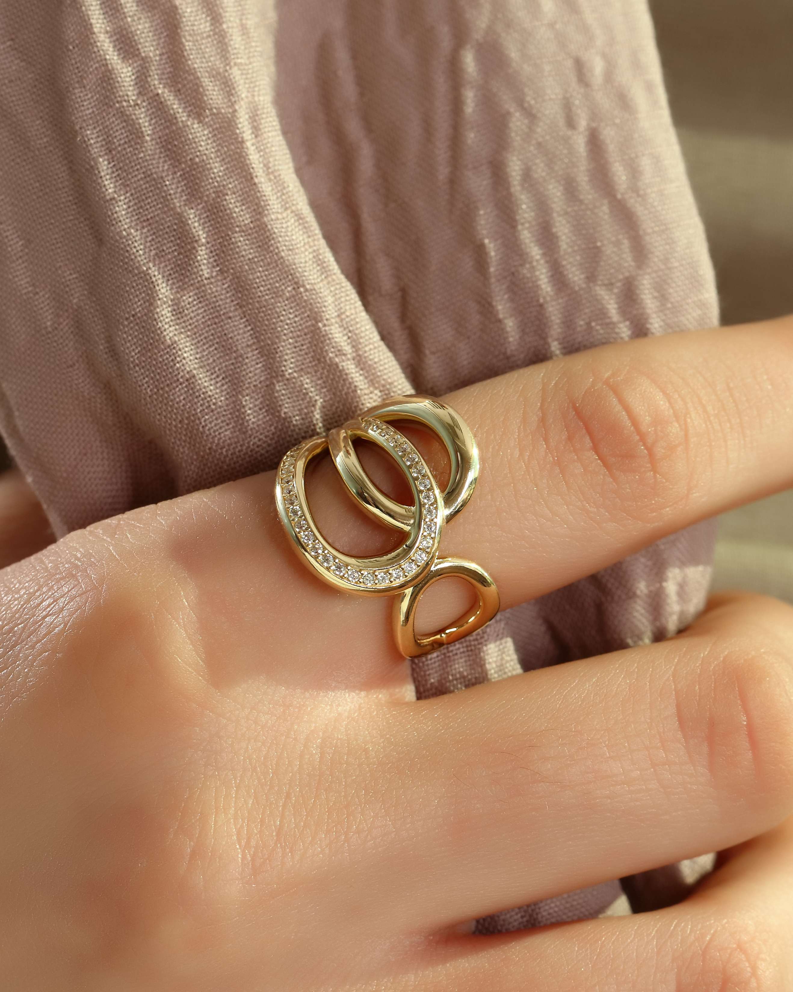 VIECLAT Solid Yellow Gold Diamond Heart Swirl Ring