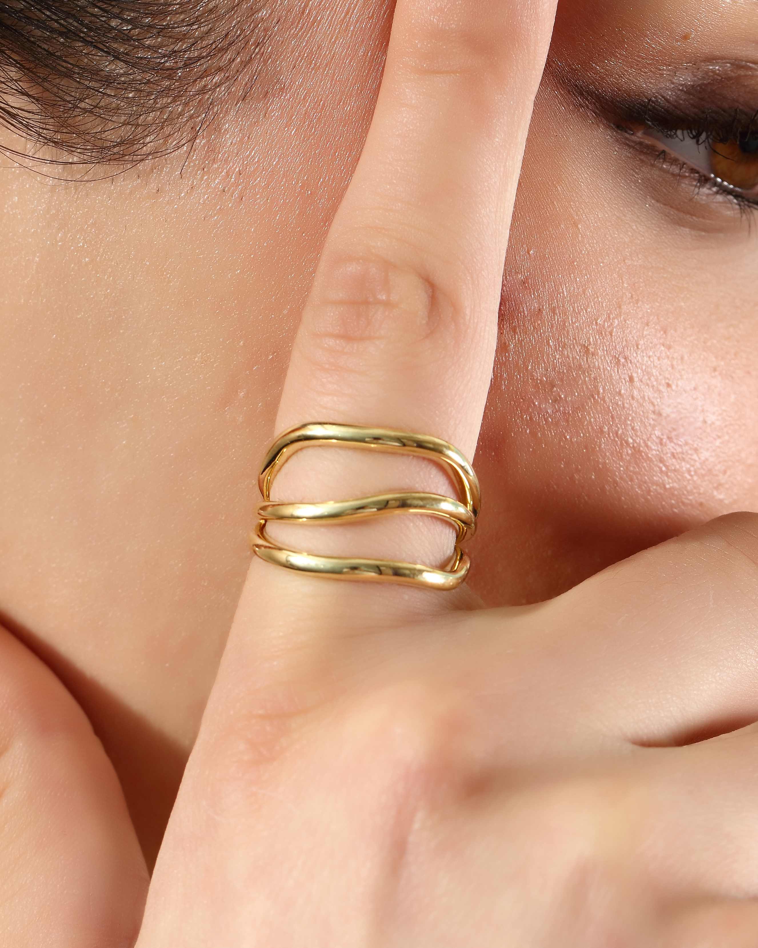 VIECLAT Solid Yellow Gold Triple Band Wave Ring