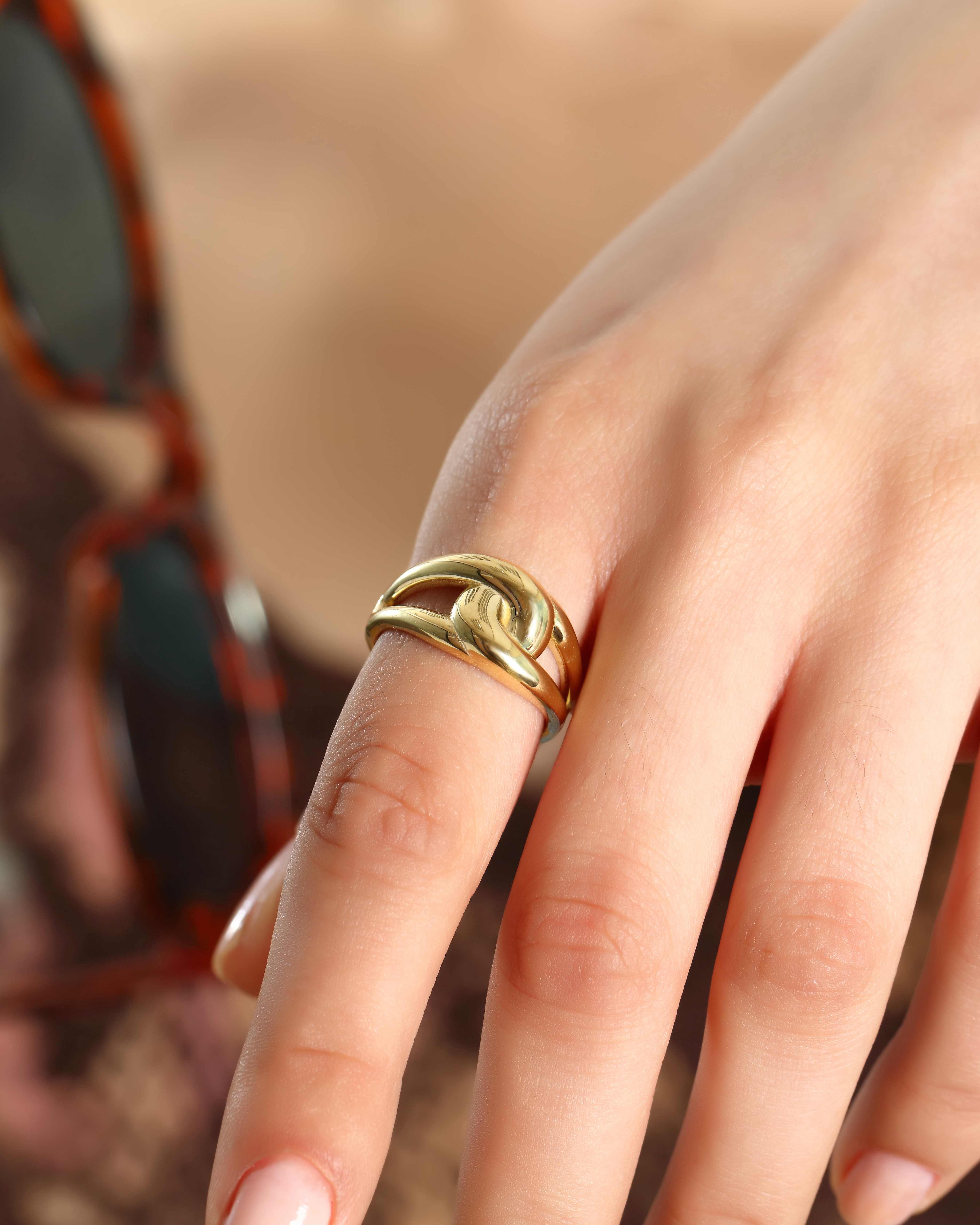 VIECLAT Solid Yellow Gold Interlocking Link Ring