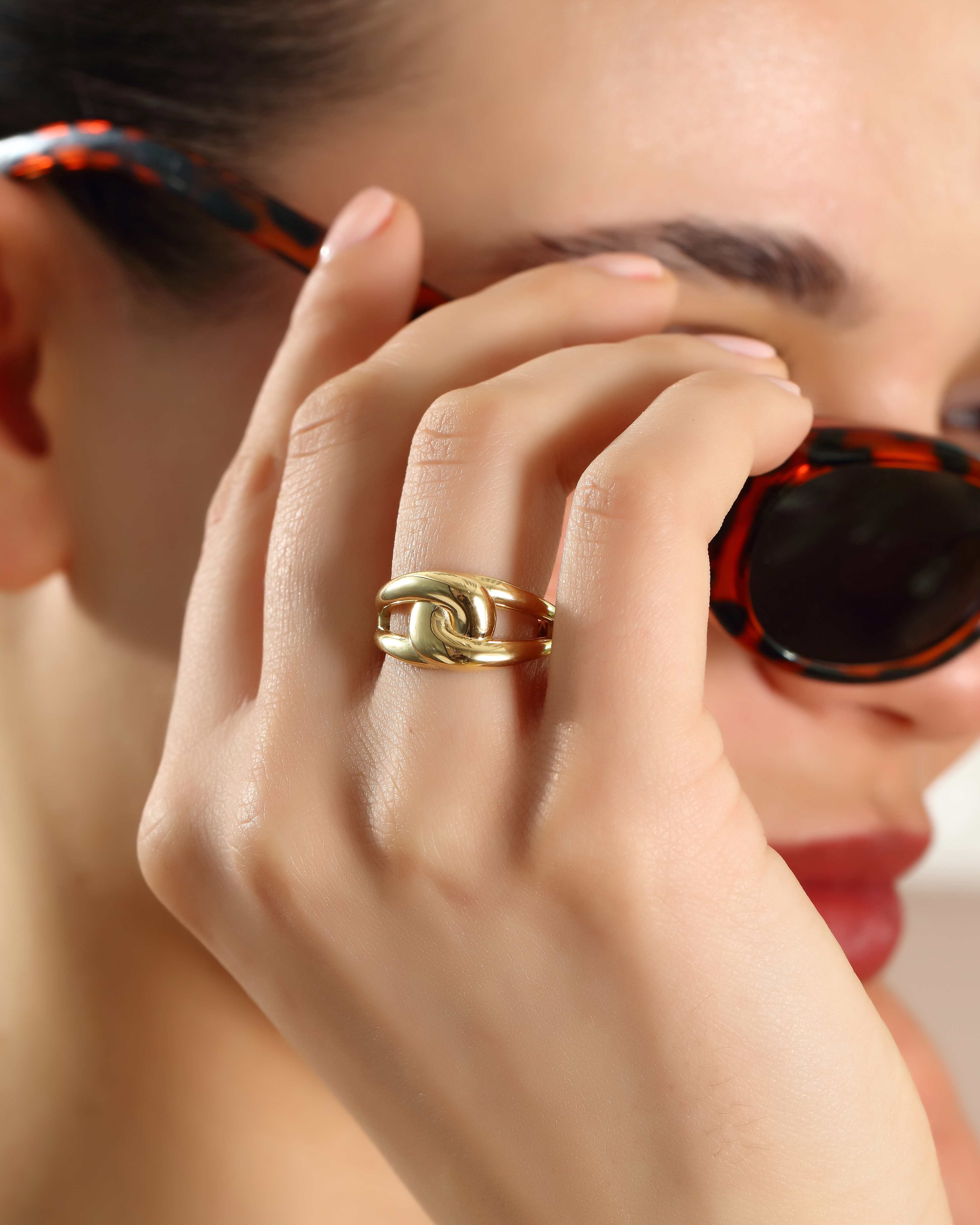 VIECLAT Solid Yellow Gold Interlocking Link Ring