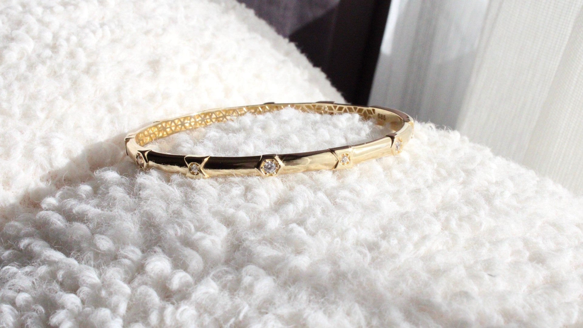 VIECLAT Solid Yellow Gold Diamond Station Bangle Bracelet
