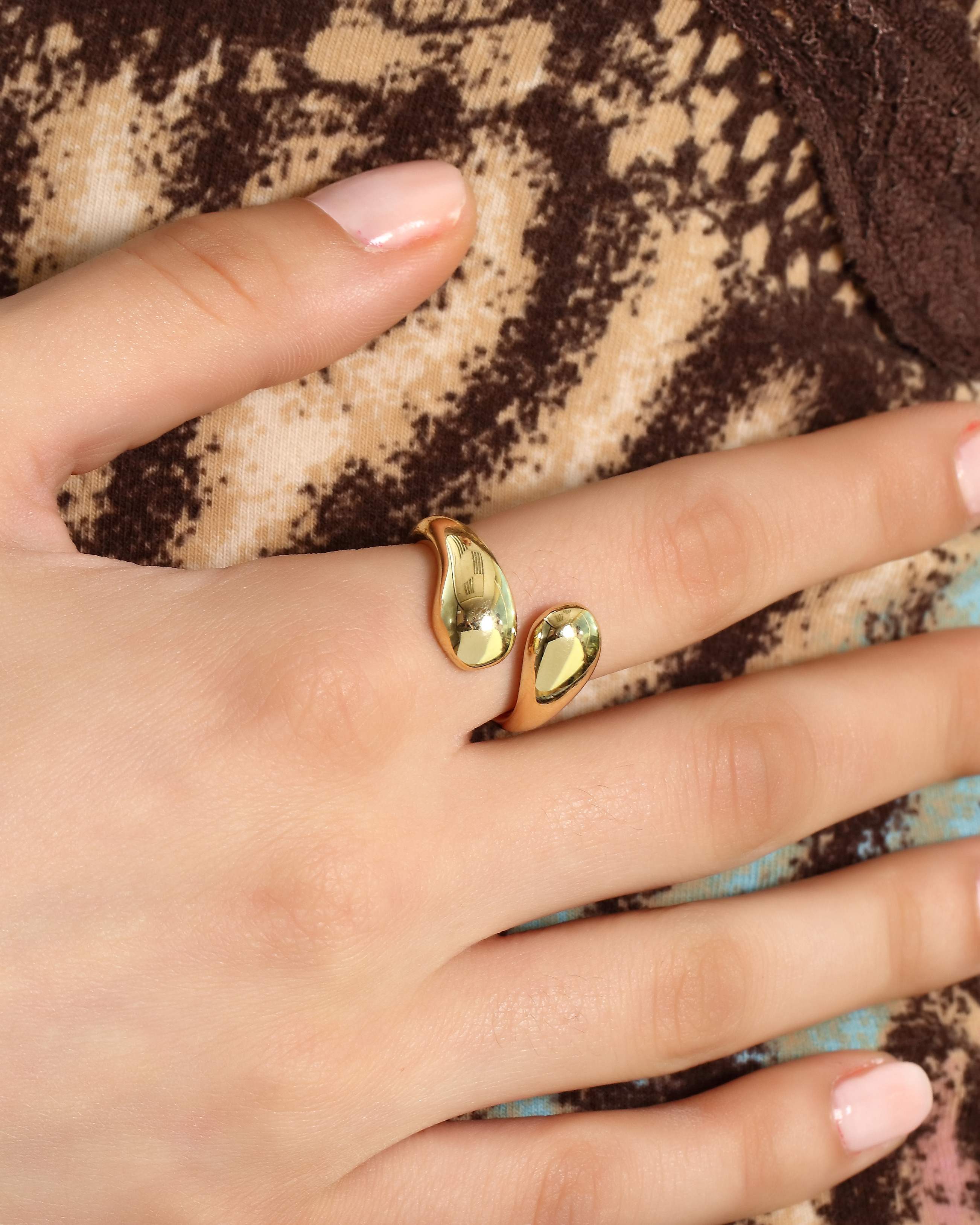 VIECLAT Solid Yellow Gold Open Bypass Teardrop Ring