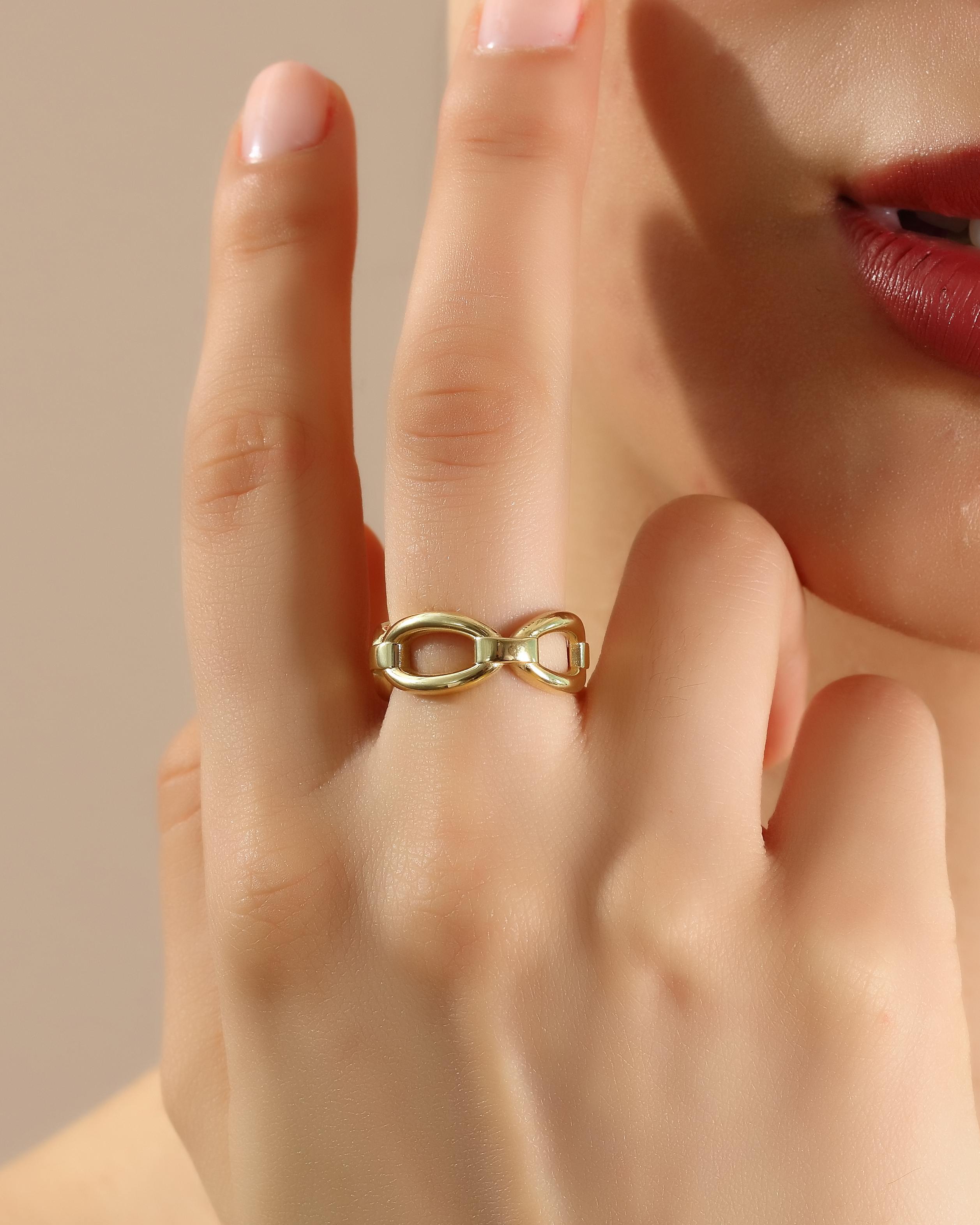 VIECLAT Solid Yellow Gold Infinity Link Ring Worn