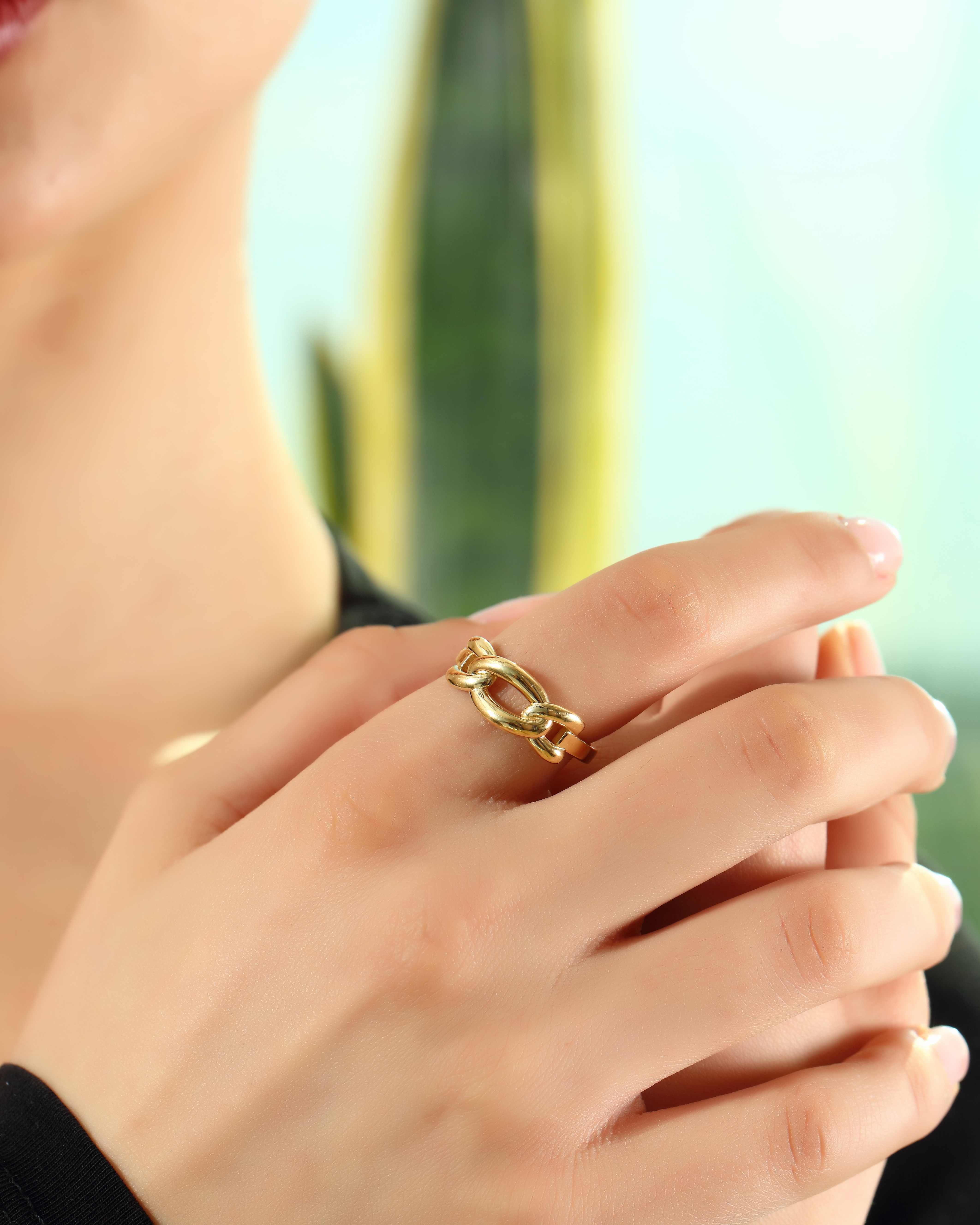 VIECLAT Solid Yellow Gold Chain Link Knot Ring