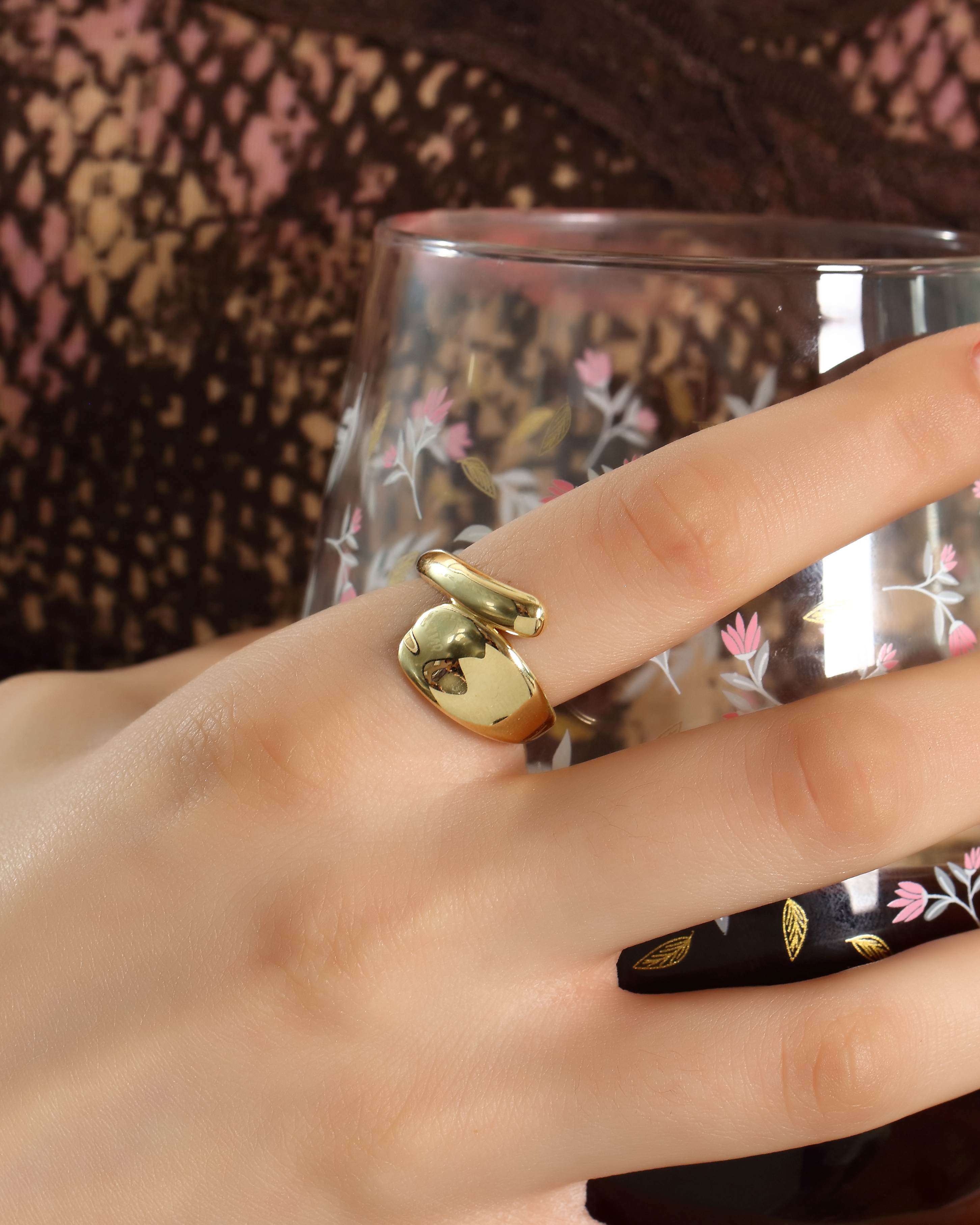 VIECLAT Solid Yellow Gold Bypass Wrap Ring Hand