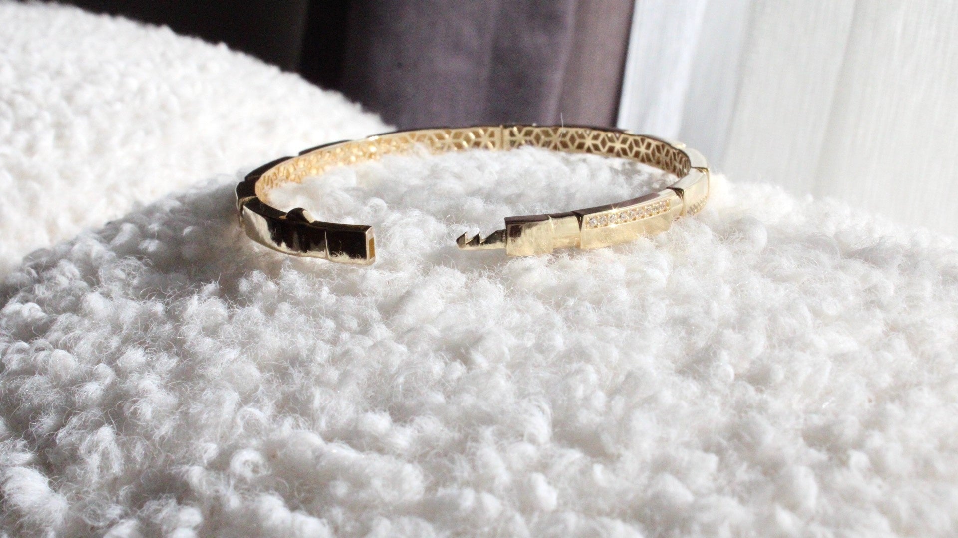 VIECLAT Solid Yellow Gold Open Diamond Bangle Clasp
